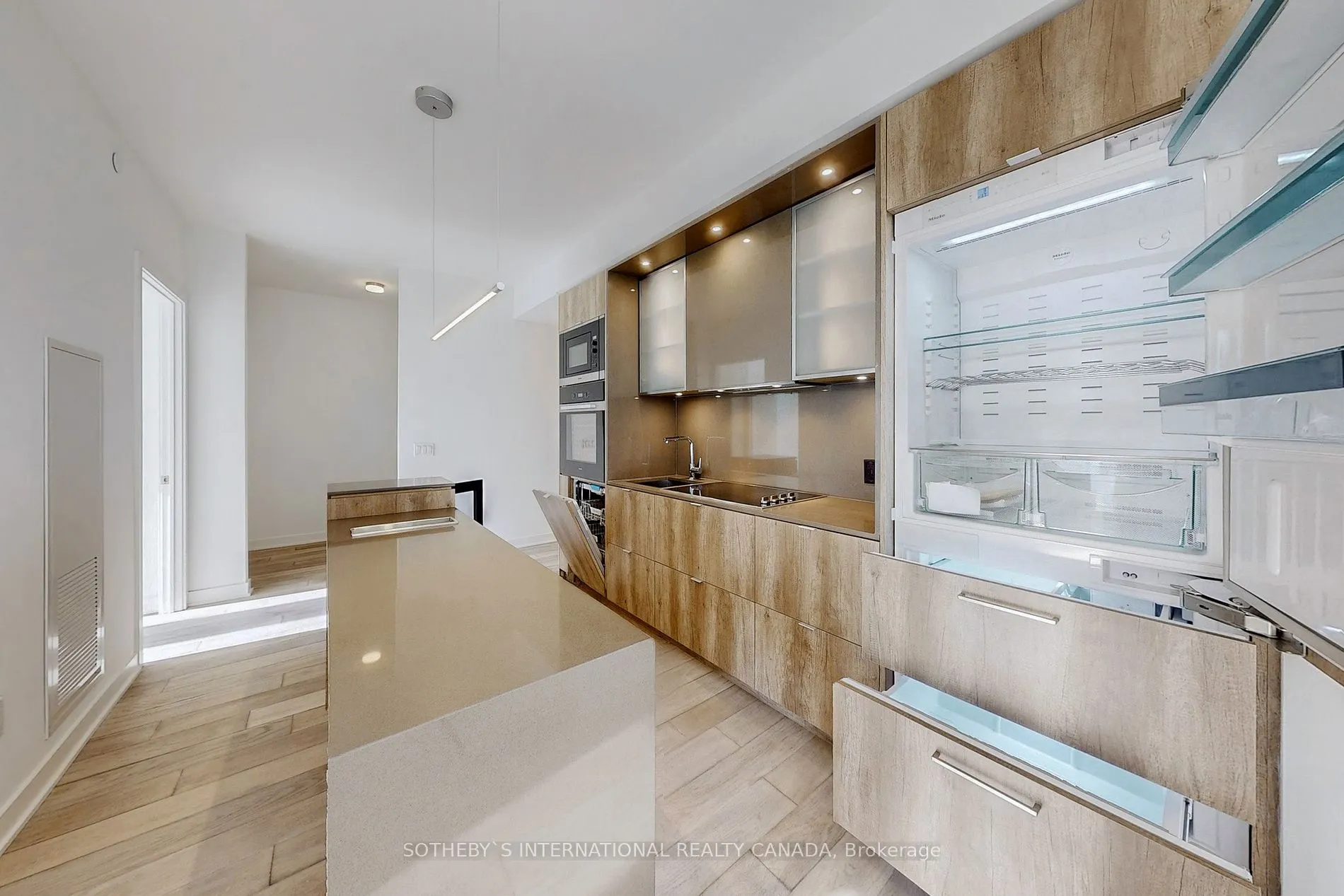 11 Yorkville Ave, #1010