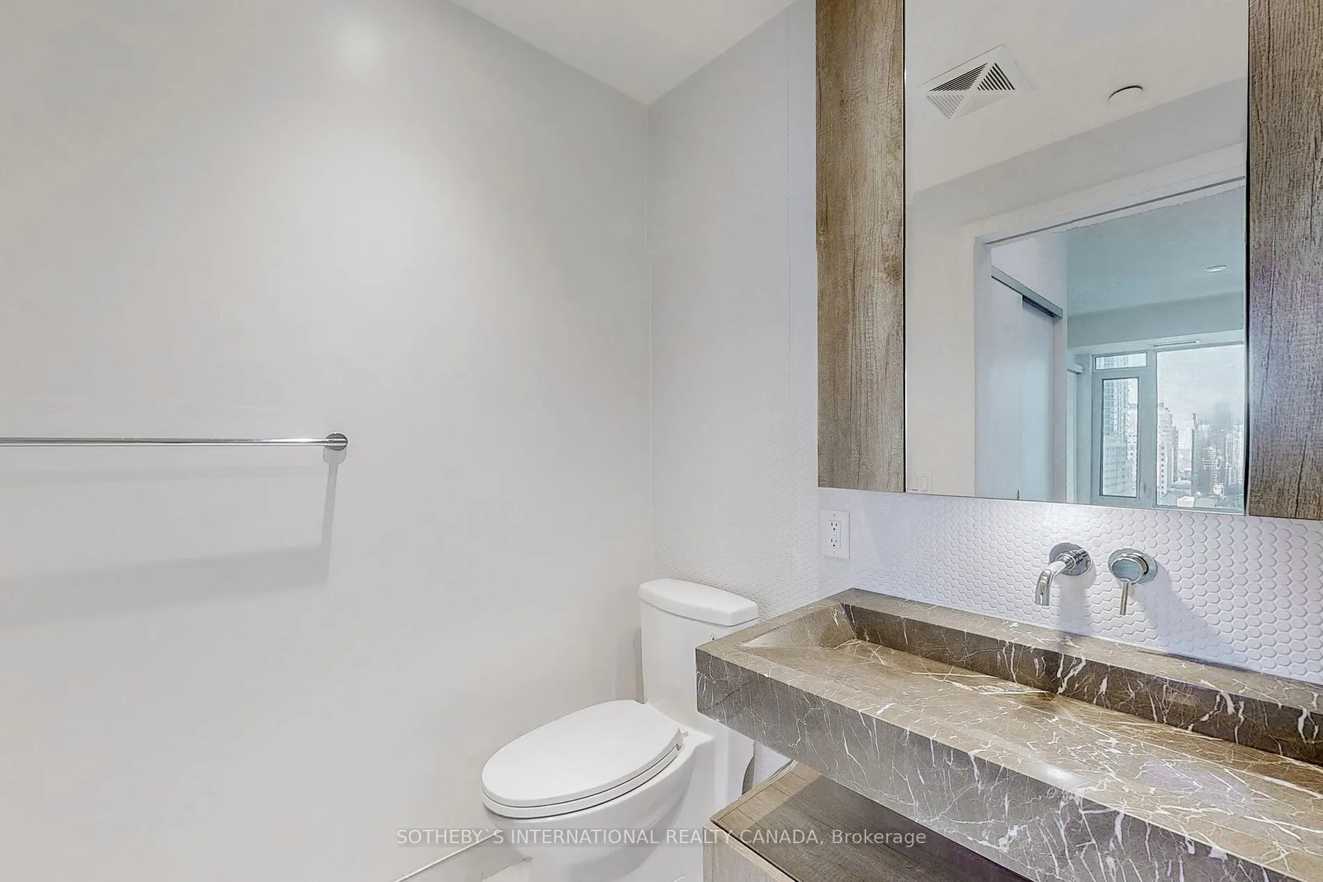 11 Yorkville Ave, #1010