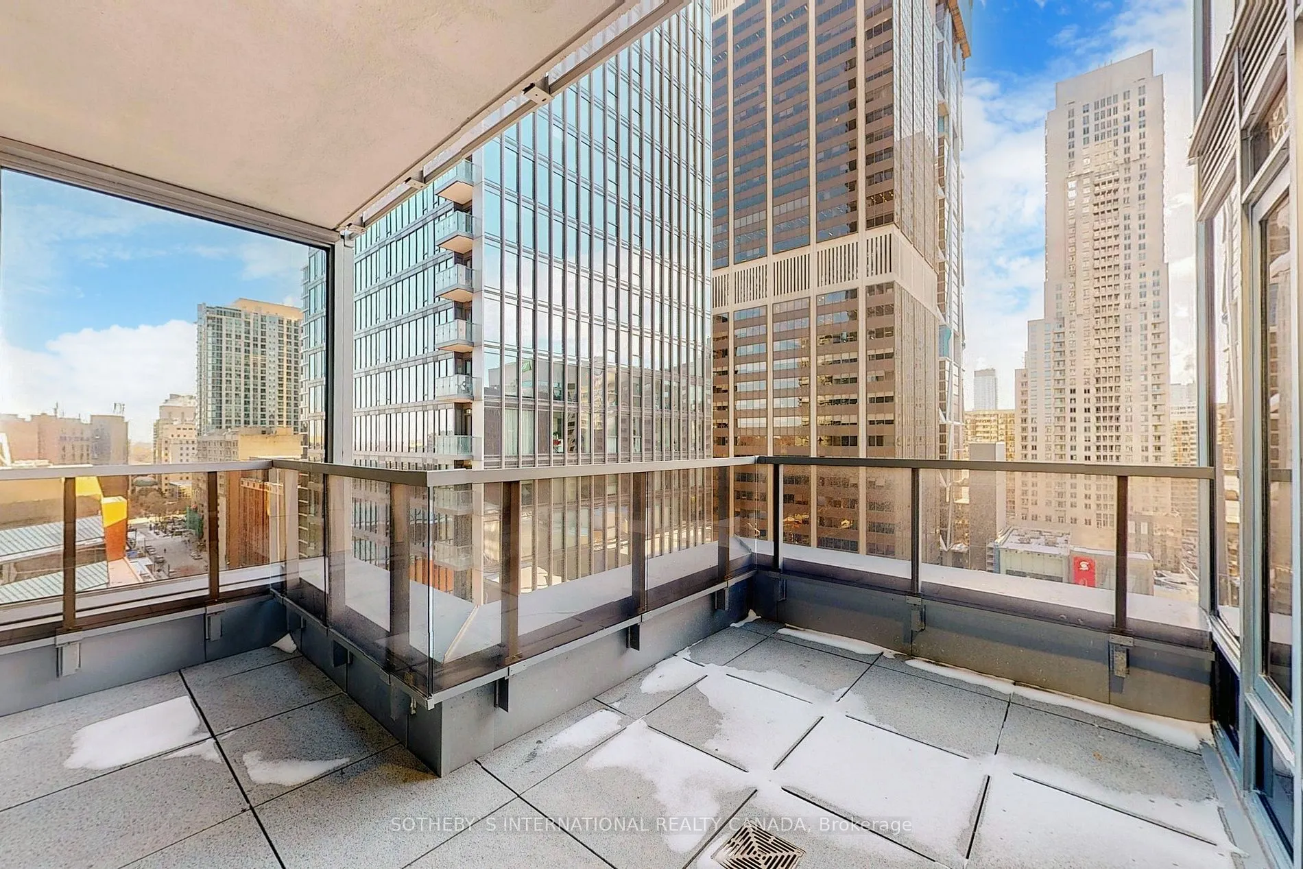 11 Yorkville Ave, #1010