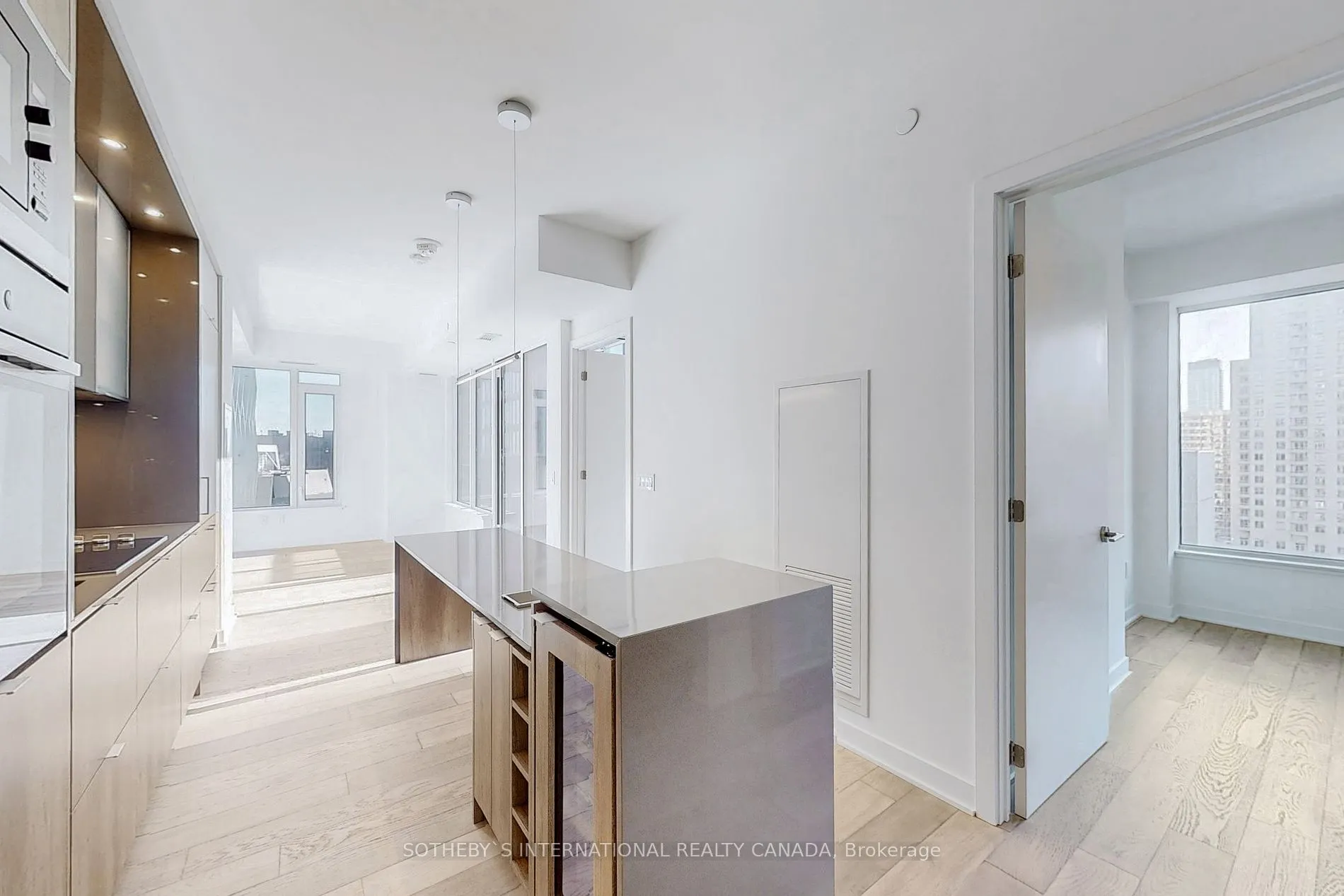 11 Yorkville Ave, #1010