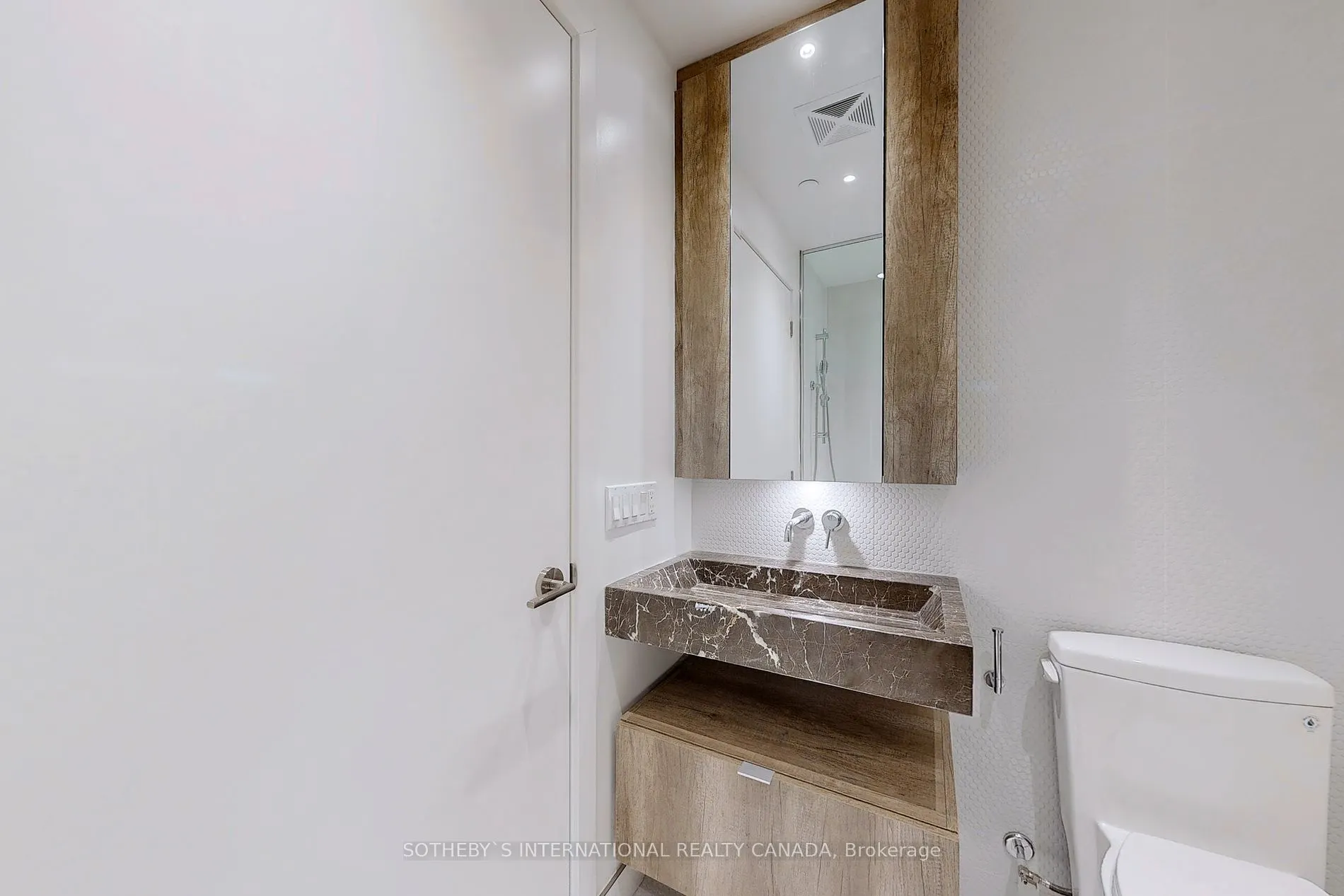 11 Yorkville Ave, #1010