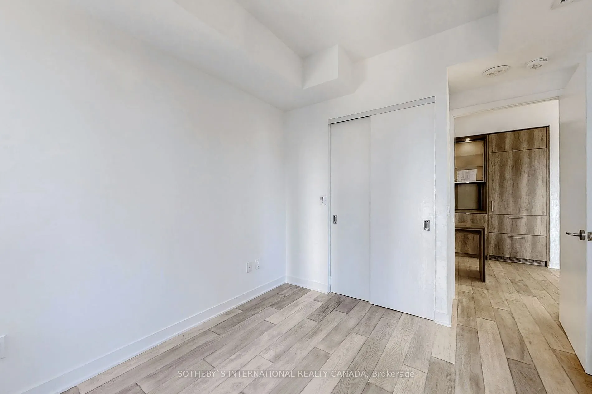 11 Yorkville Ave, #1010
