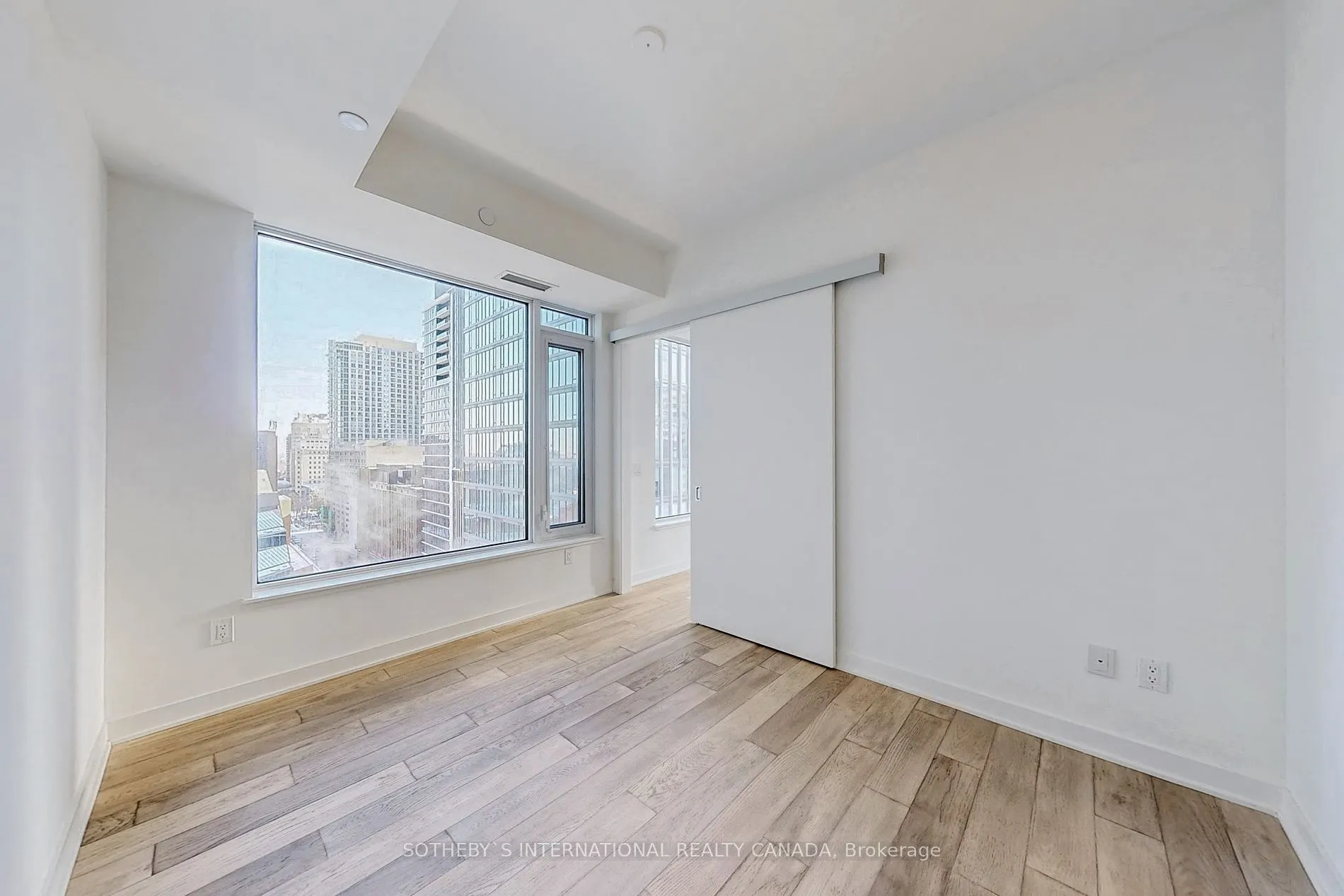 11 Yorkville Ave, #1010