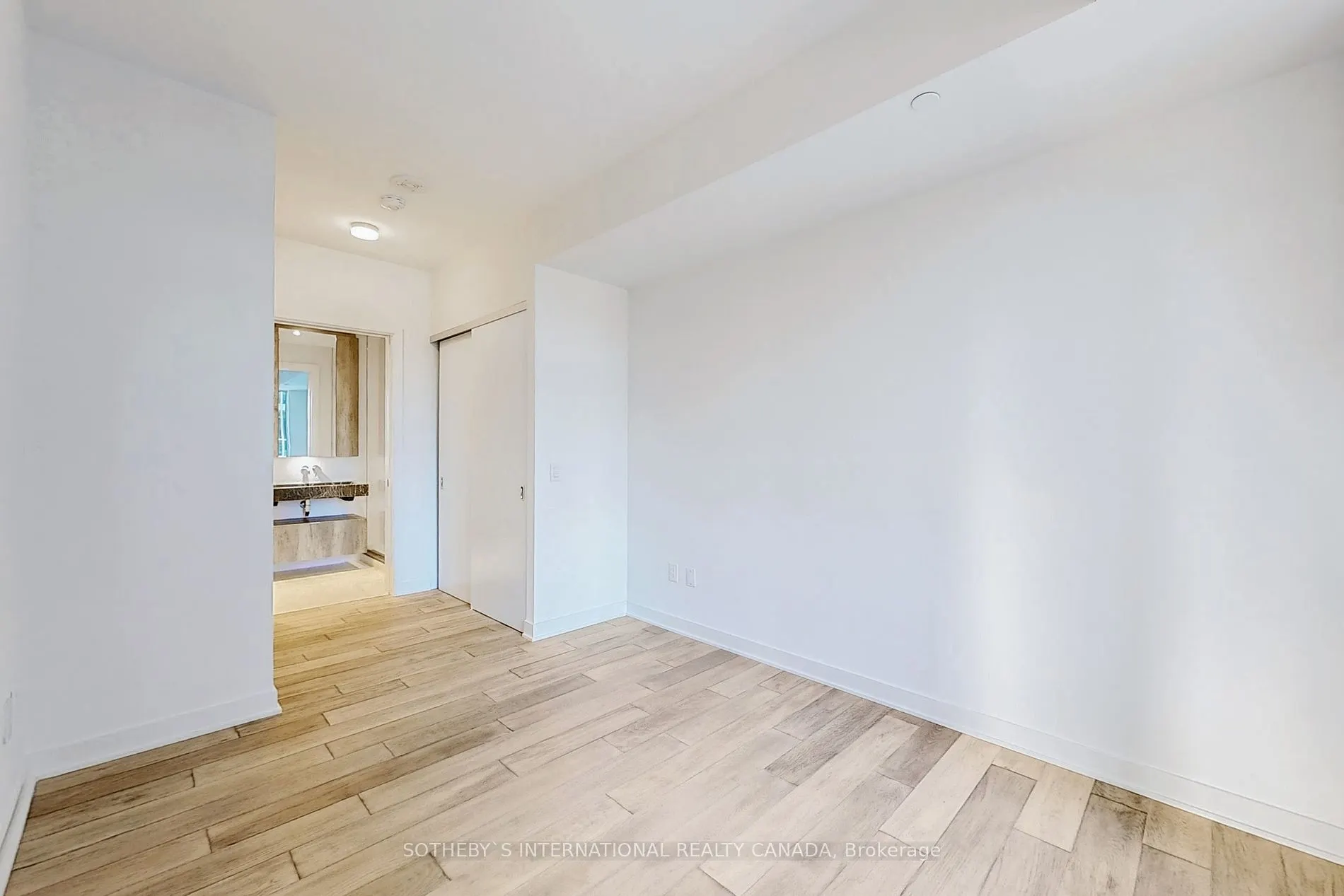11 Yorkville Ave, #1010