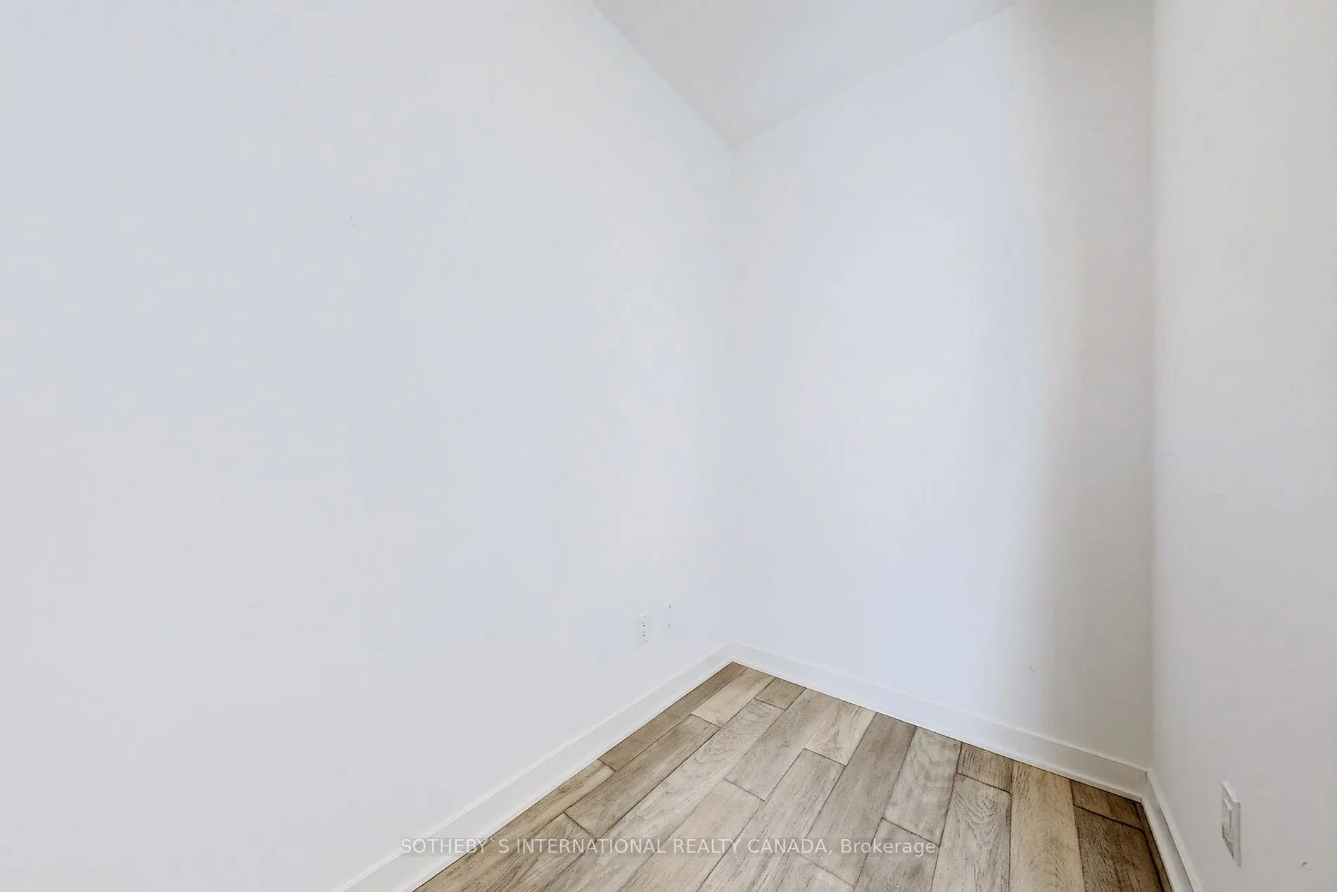11 Yorkville Ave, #1010