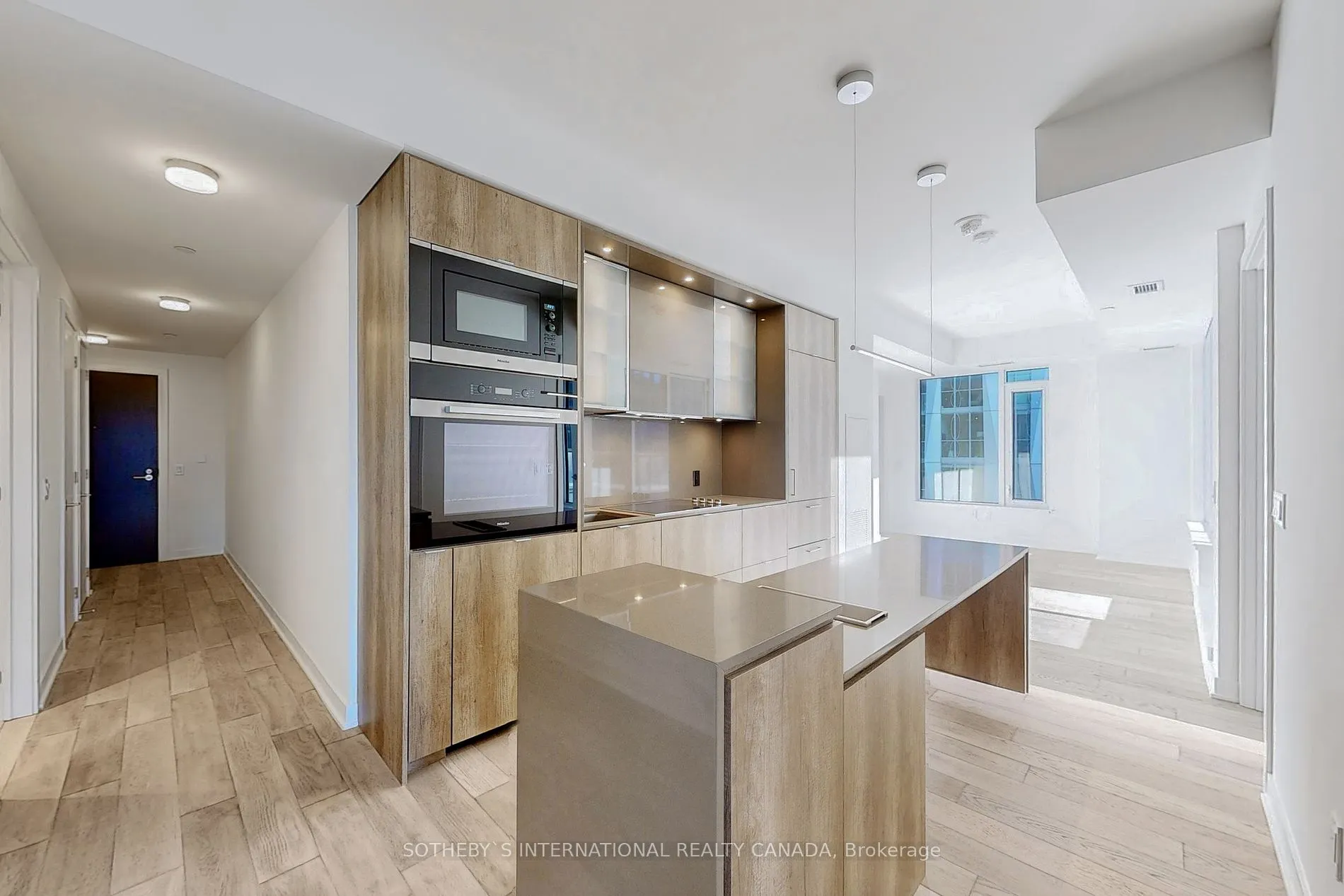 11 Yorkville Ave, #1010