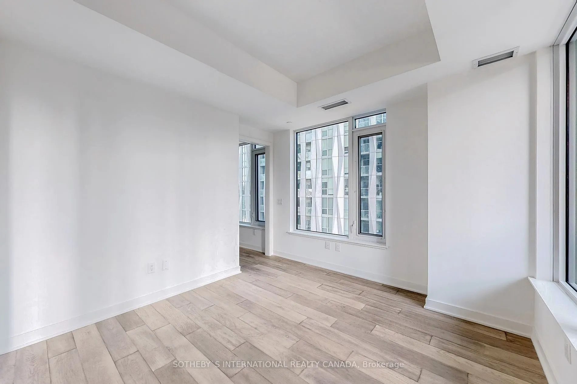 11 Yorkville Ave, #1010