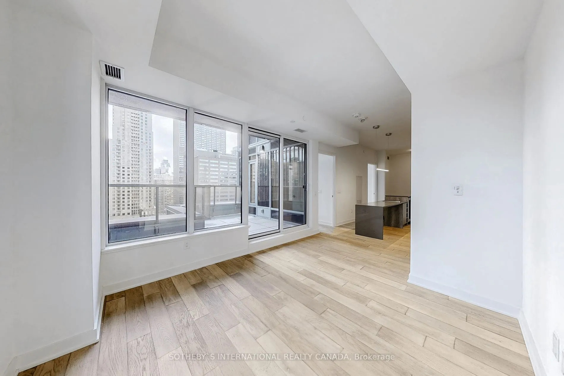 11 Yorkville Ave, #1010