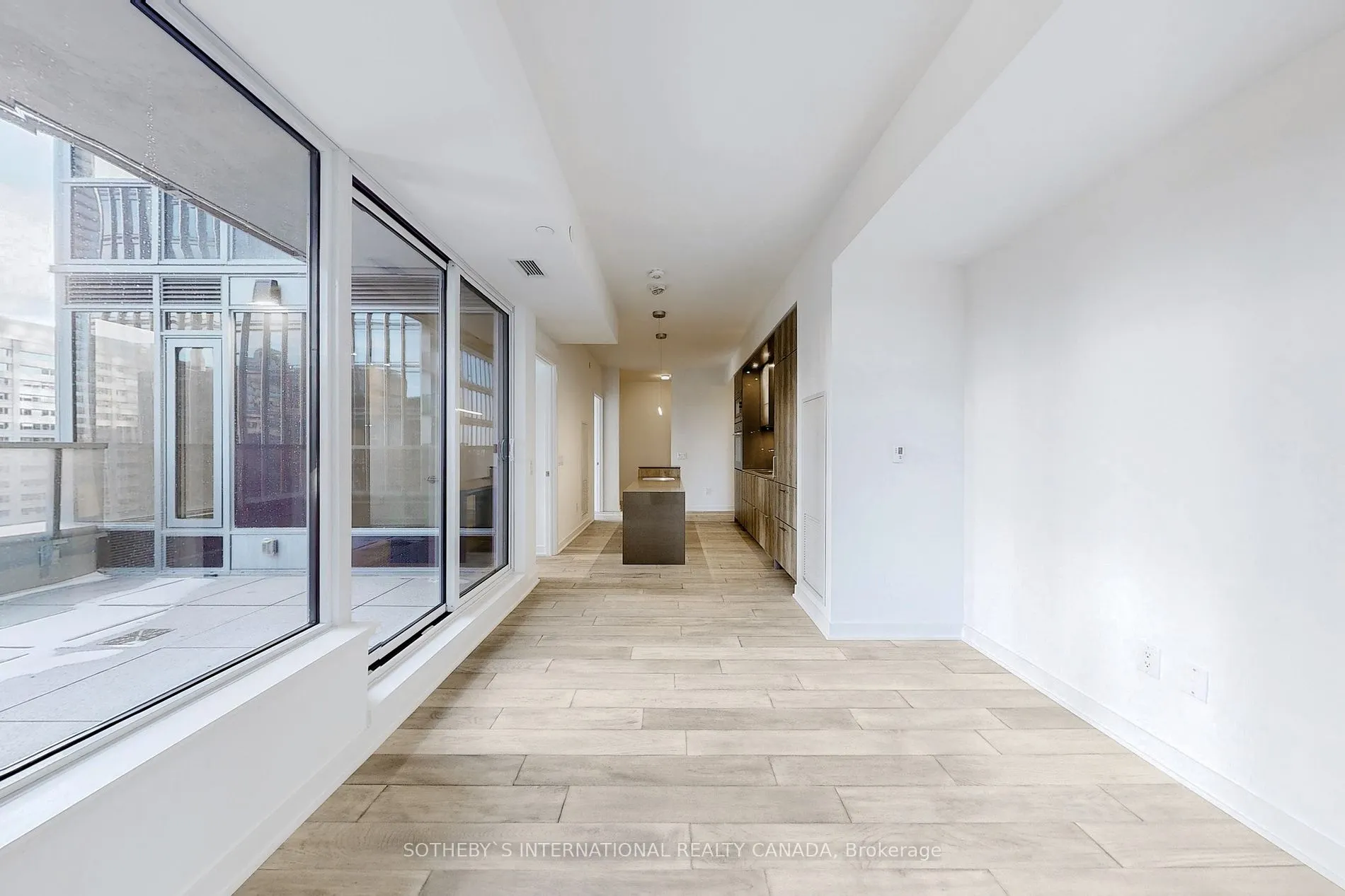 11 Yorkville Ave, #1010