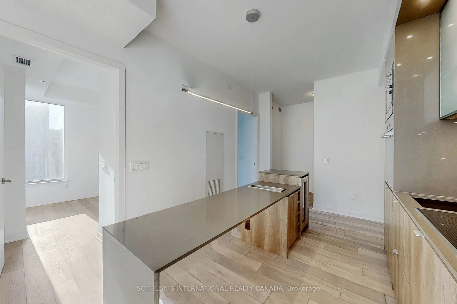 11 Yorkville Ave, #1010