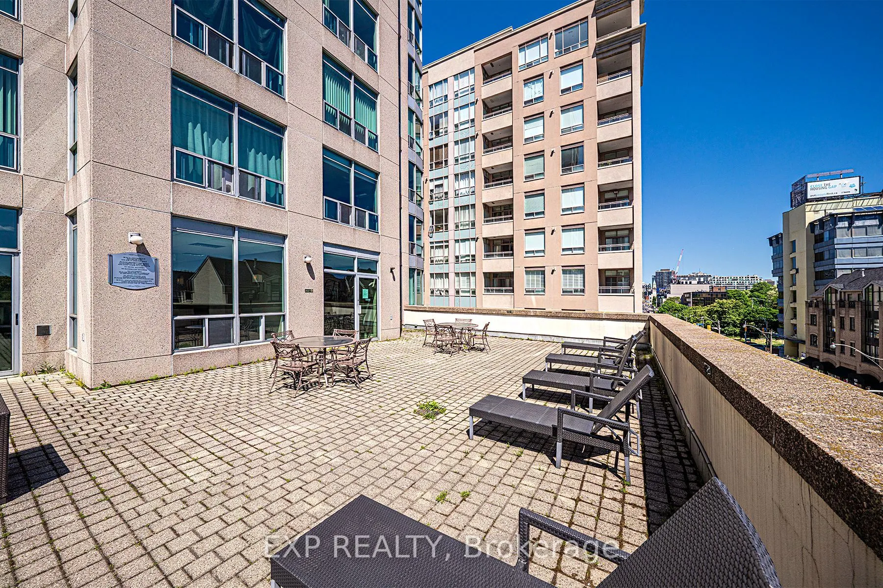 942 Yonge St S, #PH113