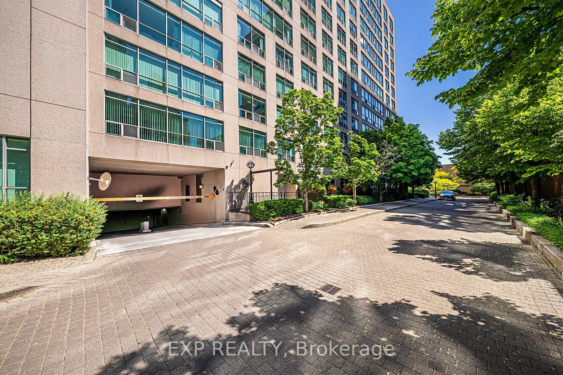 942 Yonge St S, #PH113