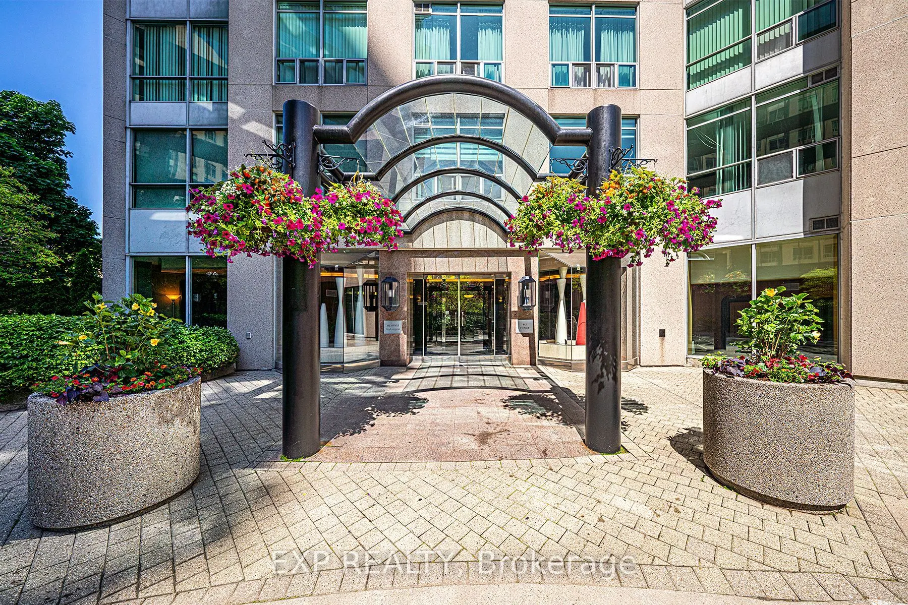 942 Yonge St S, #PH113