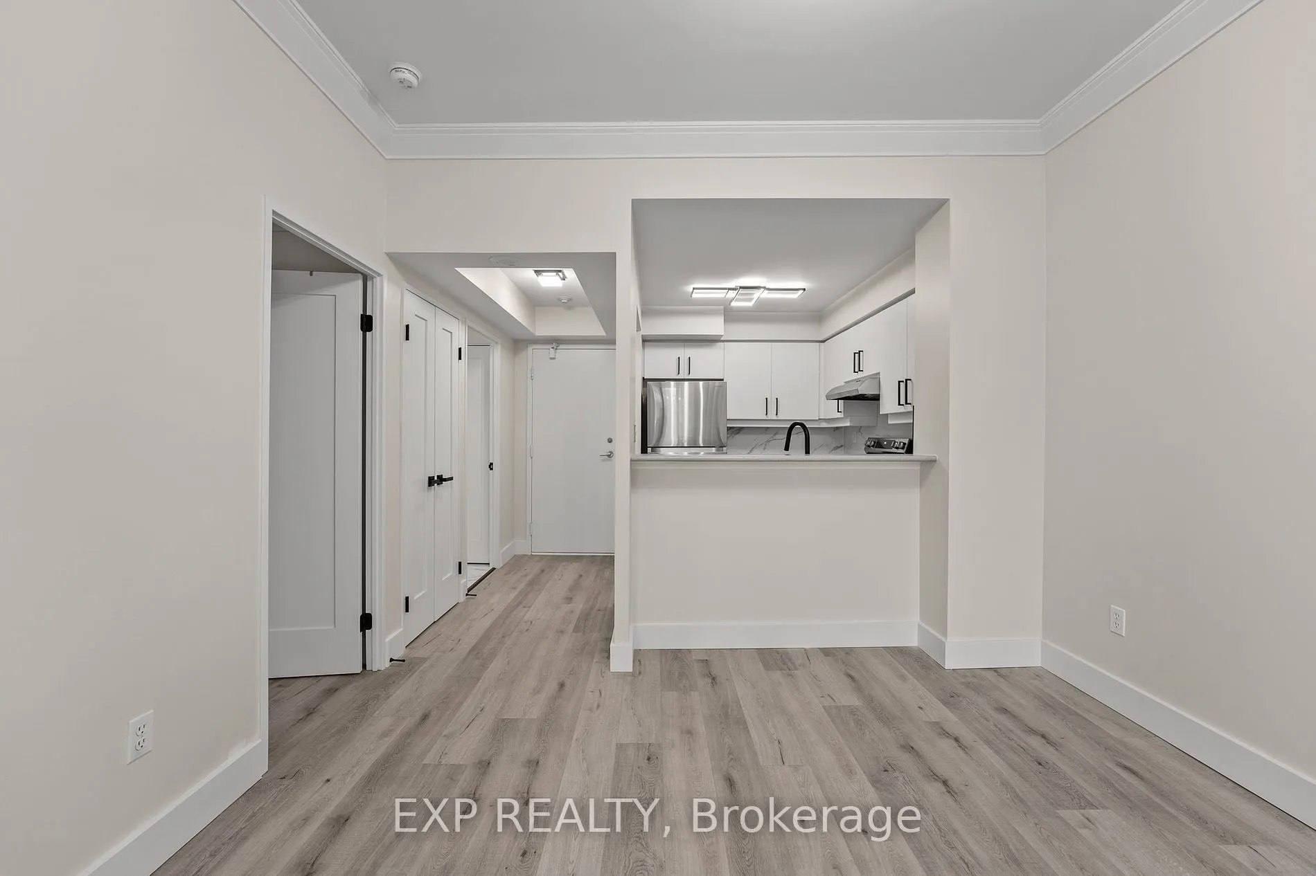 942 Yonge St S, #PH113