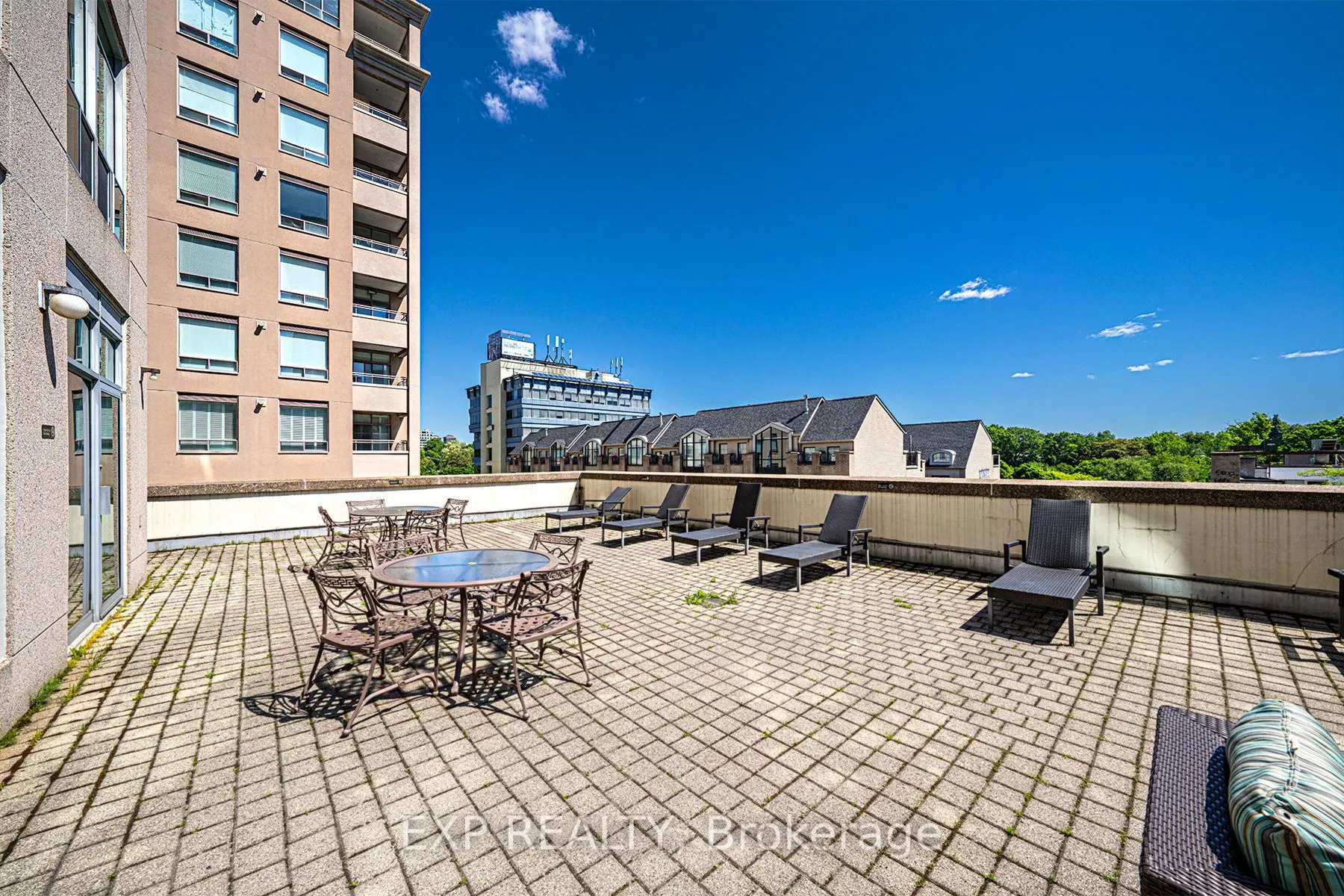 942 Yonge St S, #PH113