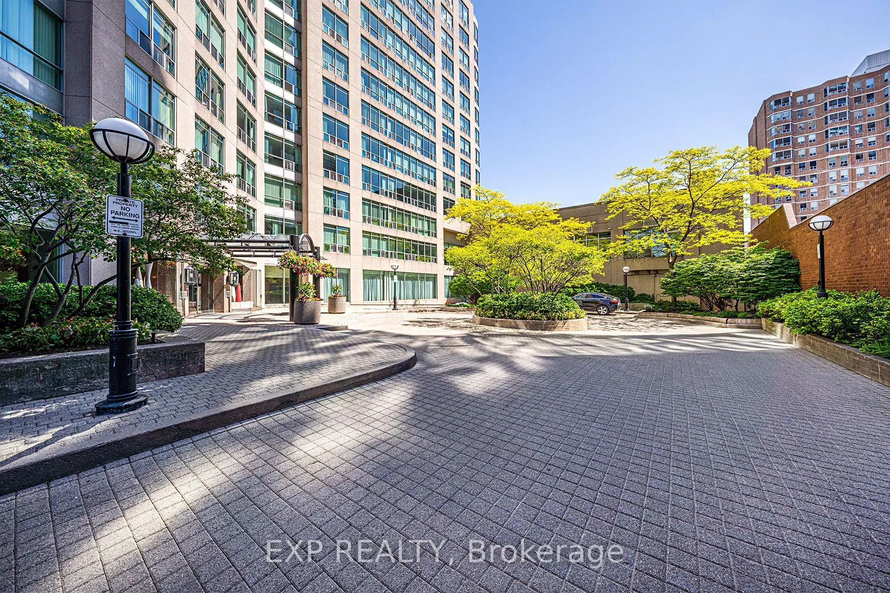 942 Yonge St S, #PH113