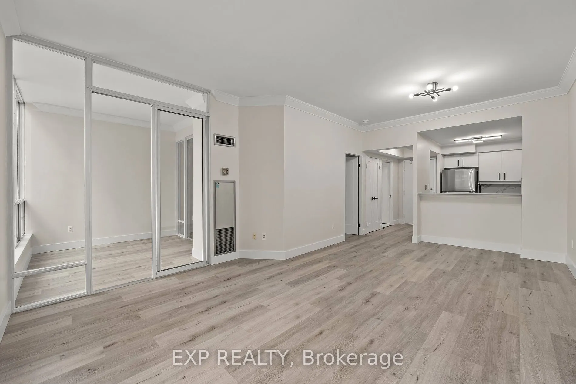 942 Yonge St S, #PH113