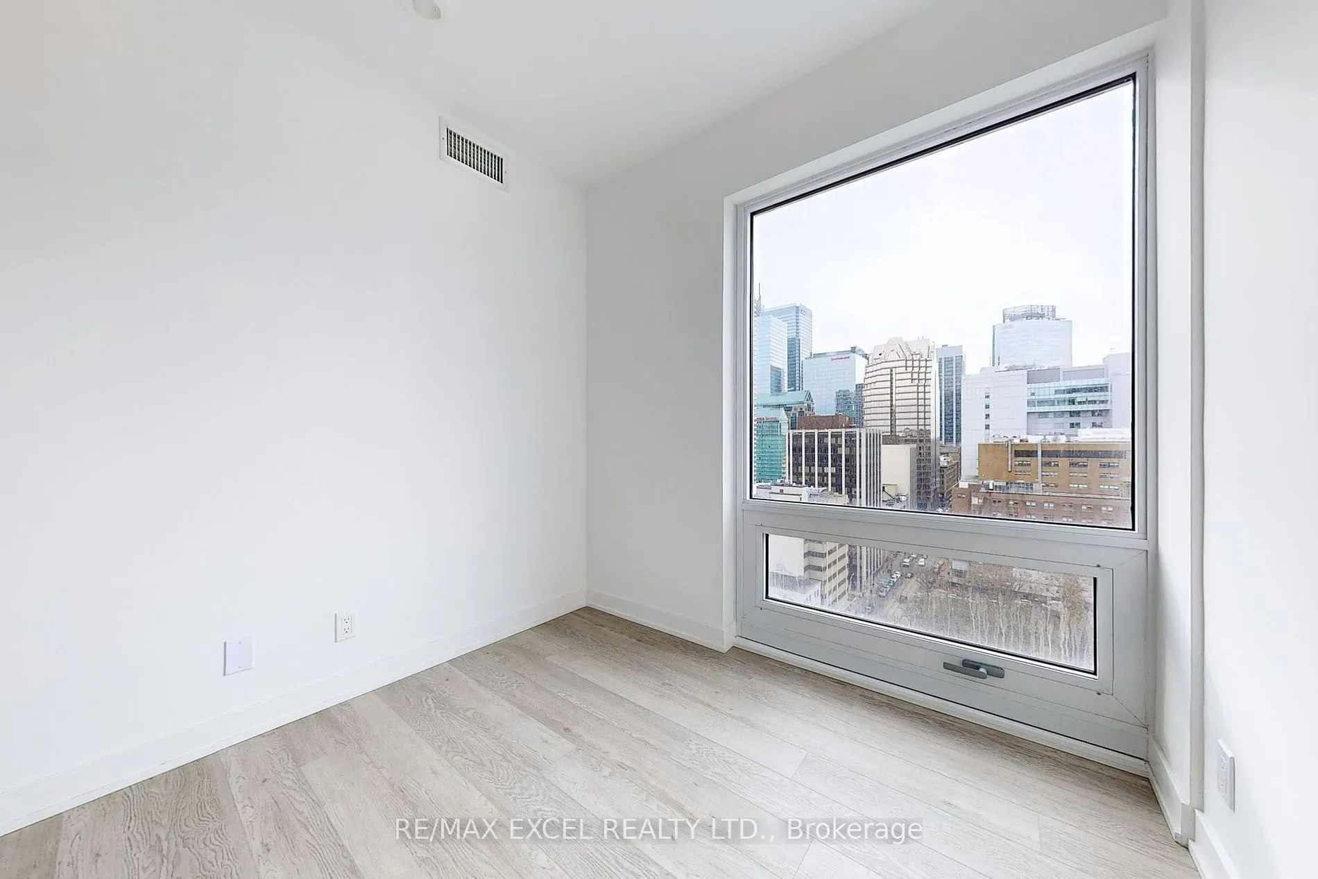 111 Queen St E, #1710