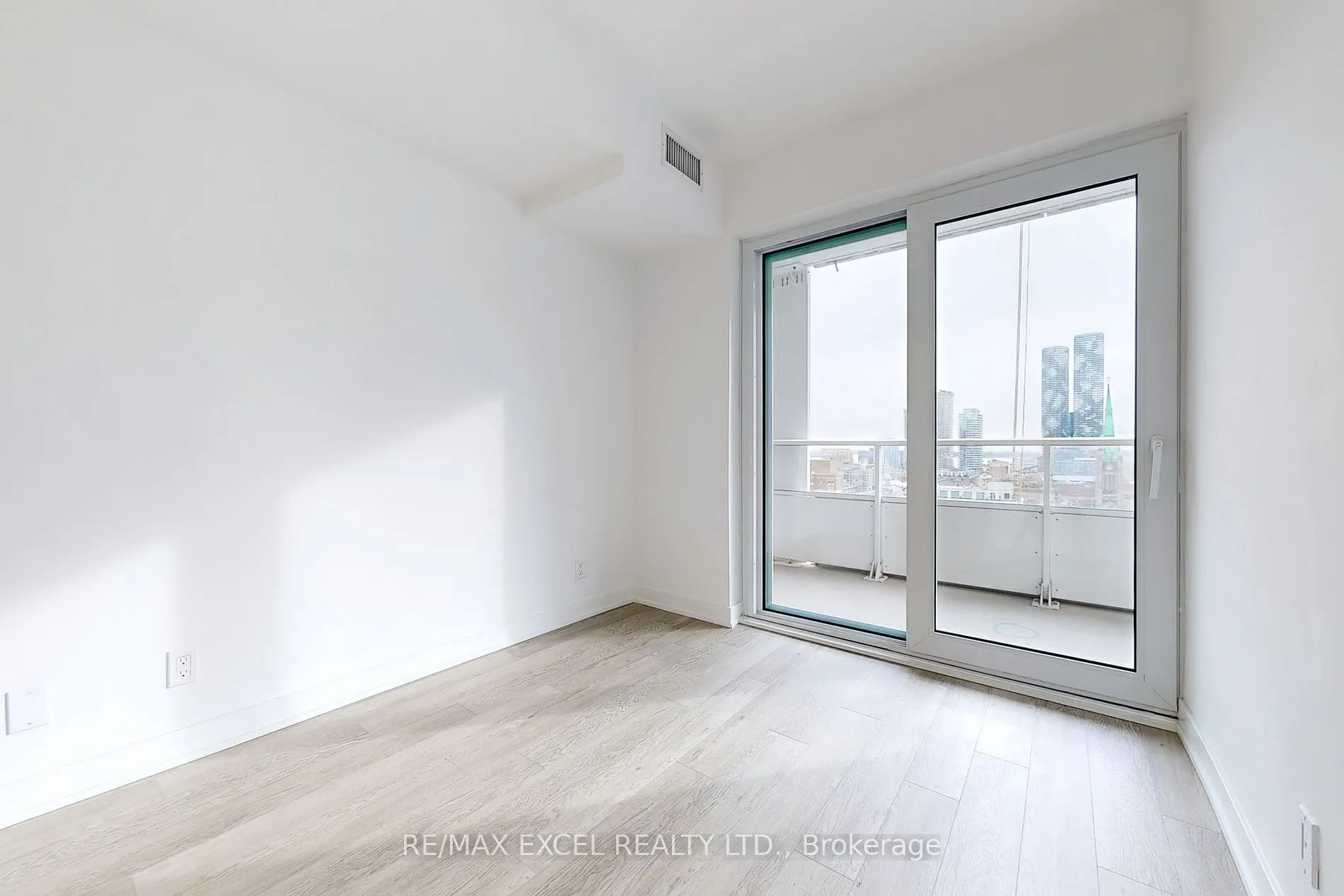 111 Queen St E, #1710
