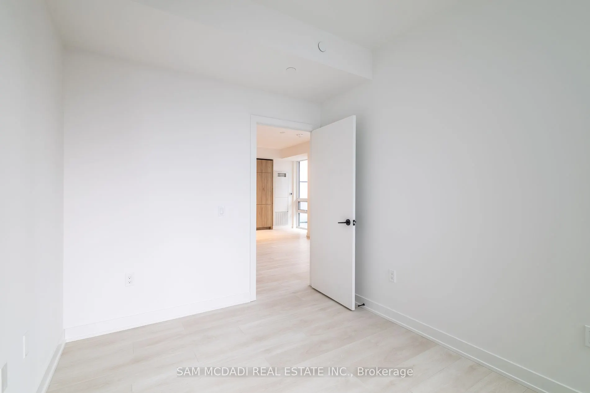 127 Broadway Ave, #1802