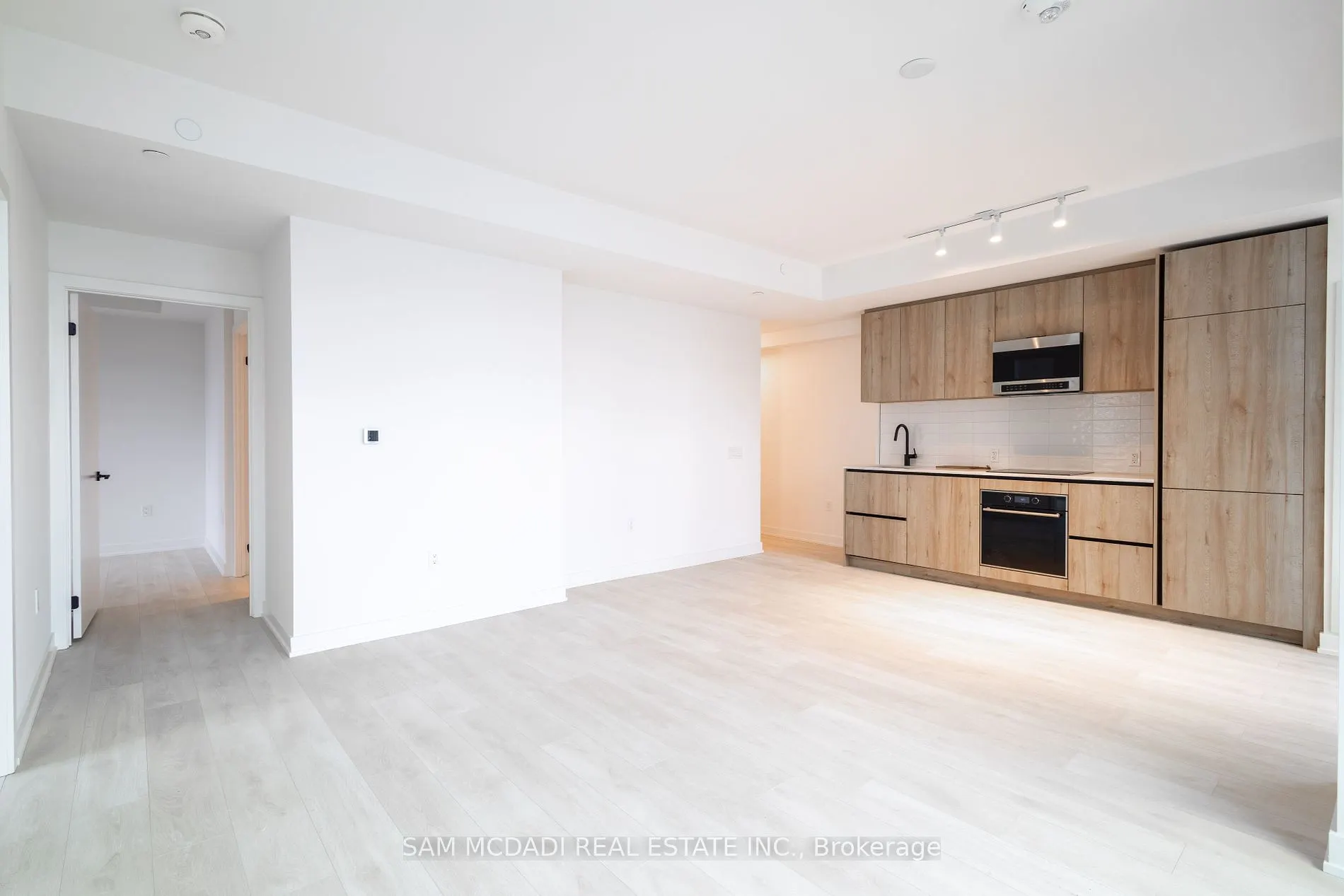 127 Broadway Ave, #1802