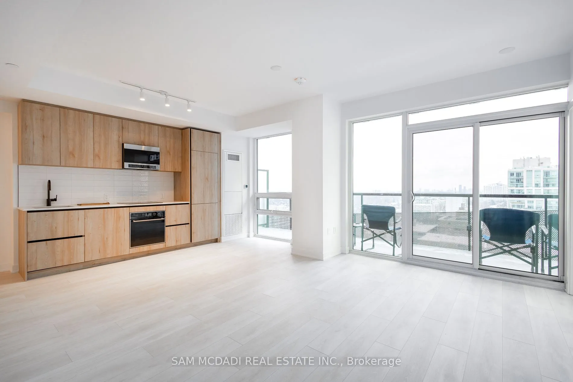 127 Broadway Ave, #1802