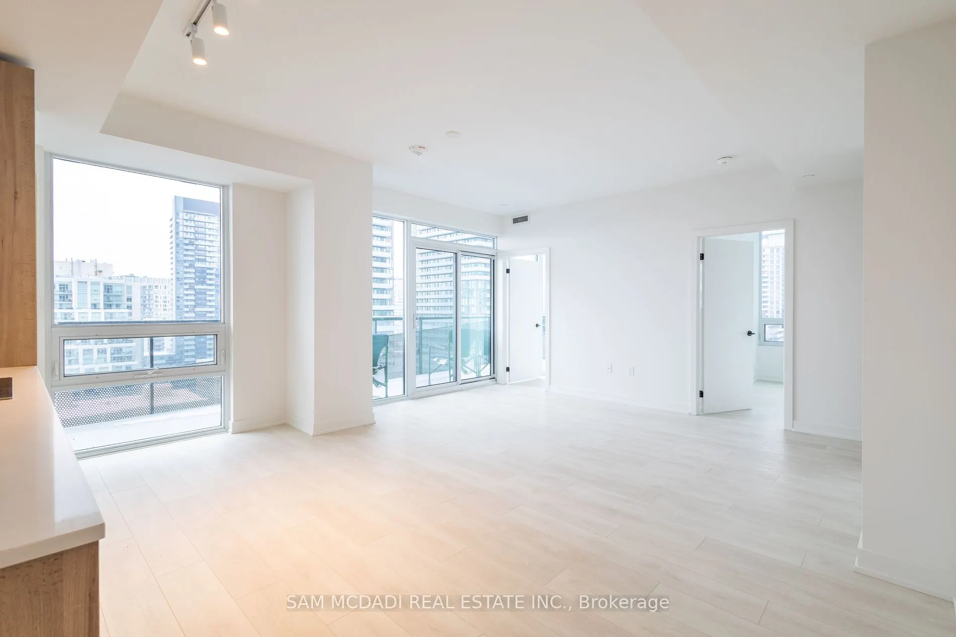 127 Broadway Ave, #1802