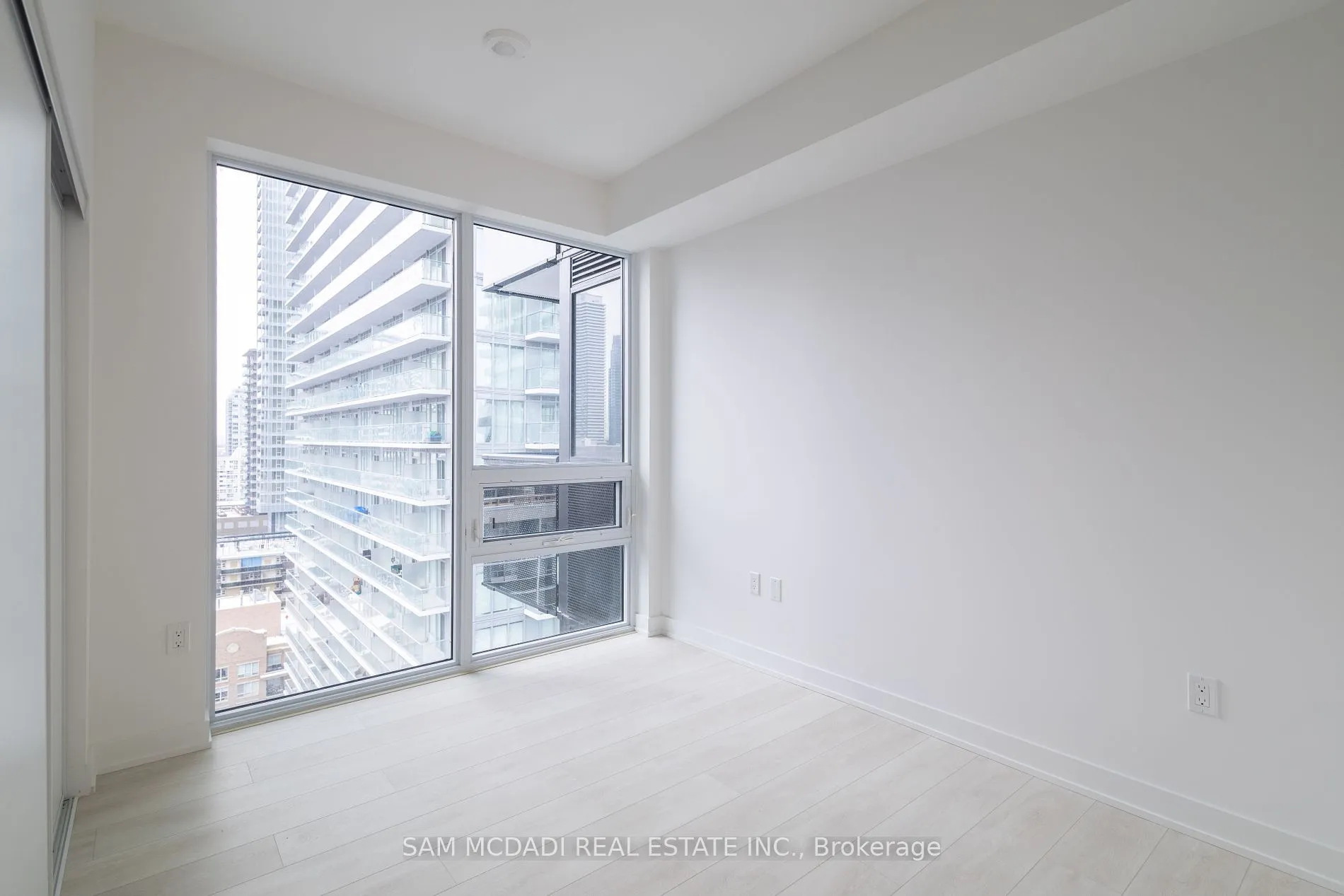 127 Broadway Ave, #1802