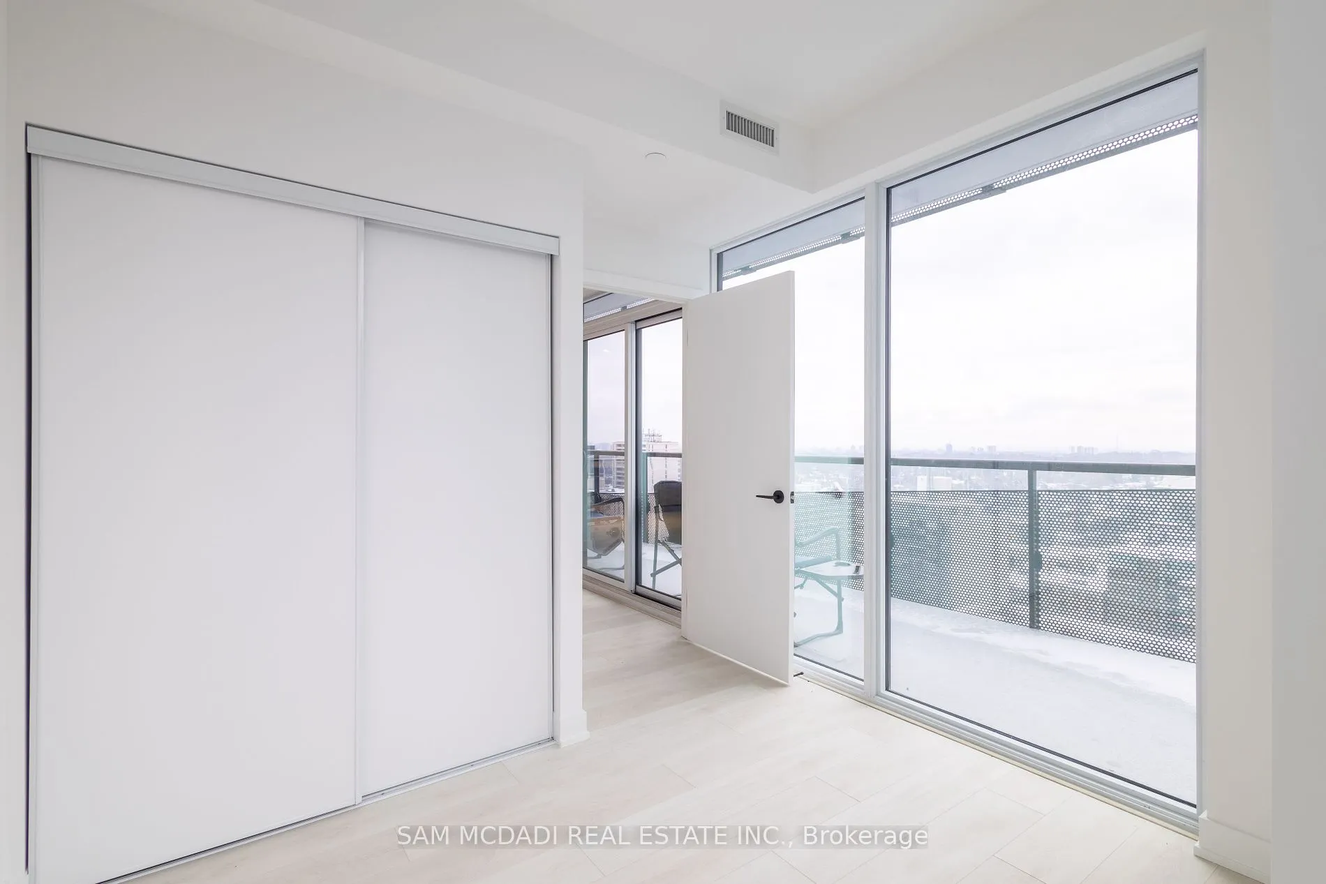 127 Broadway Ave, #1802