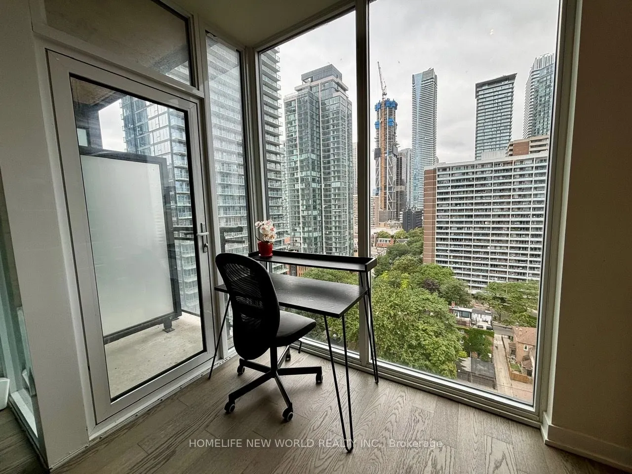 17 Dundonald St, #1403
