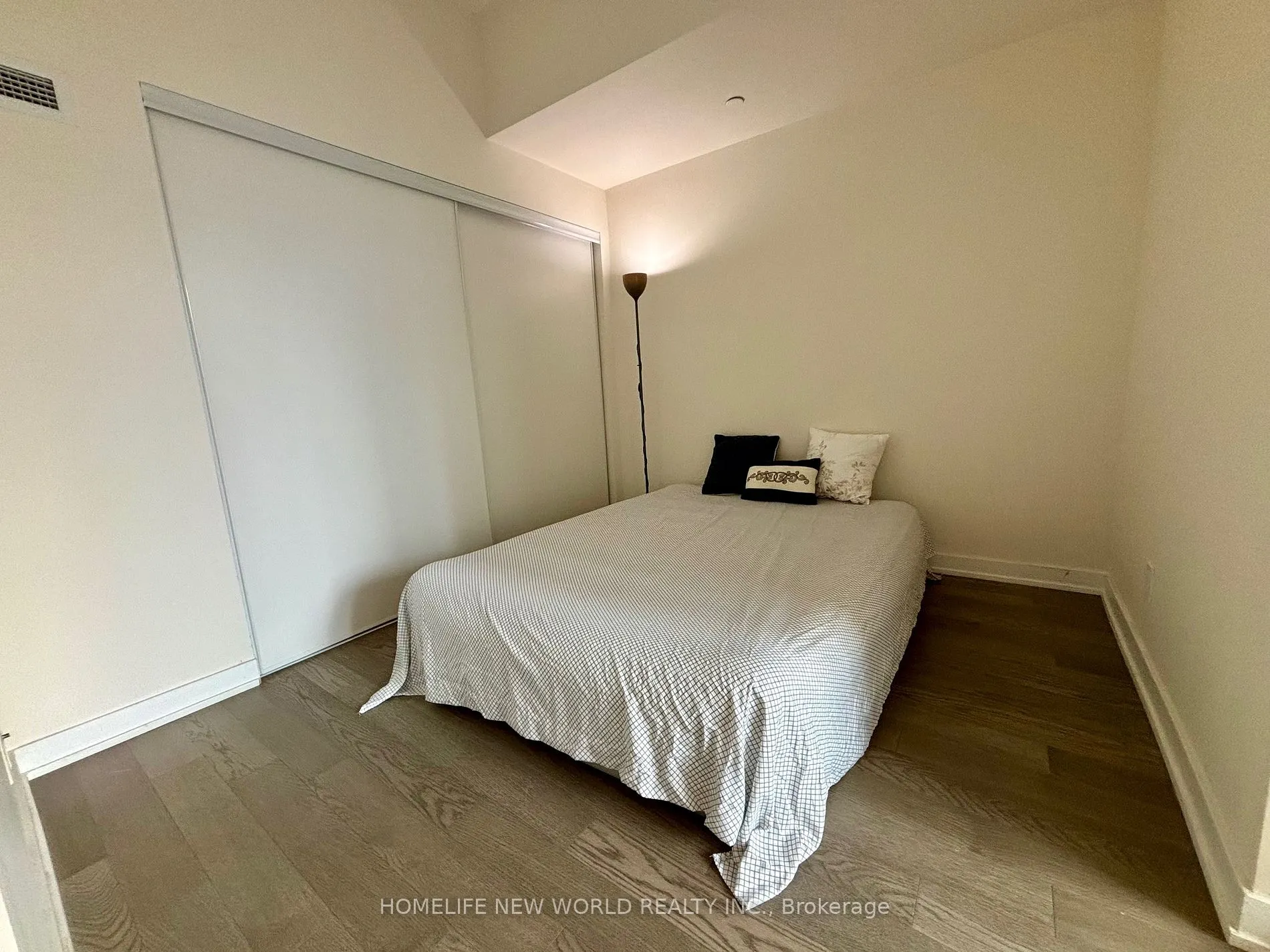 17 Dundonald St, #1403