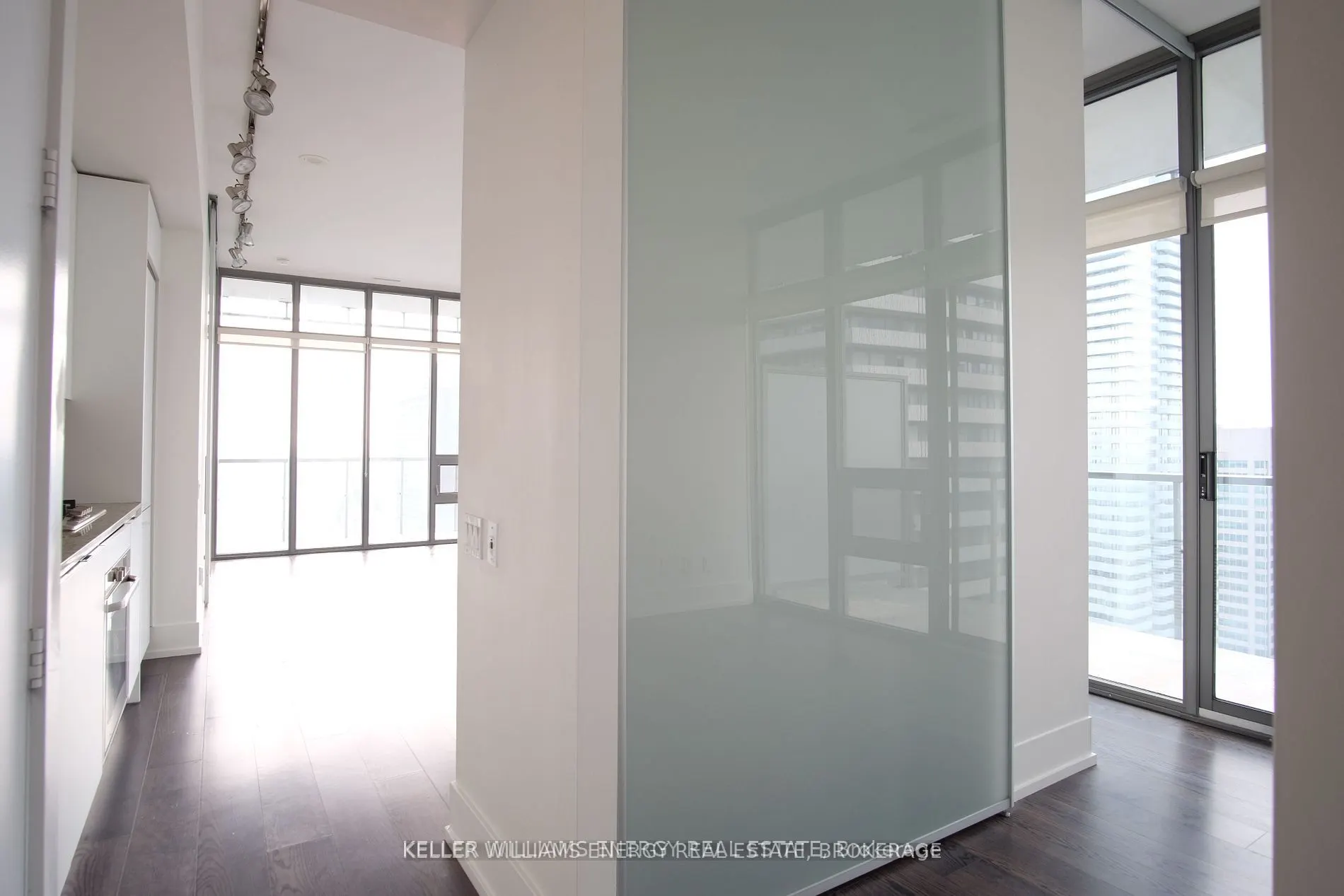 33 Charles St E, #4305