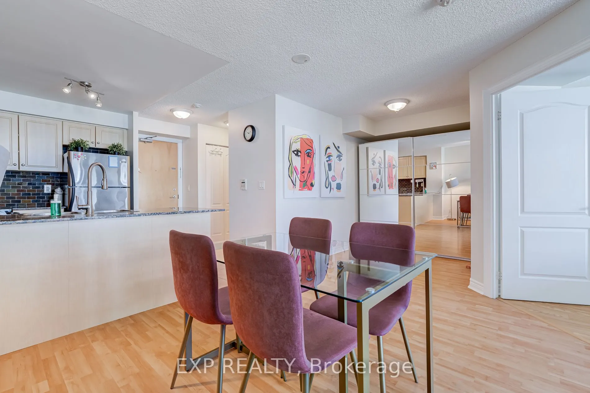 212 Eglinton Ave E, #808