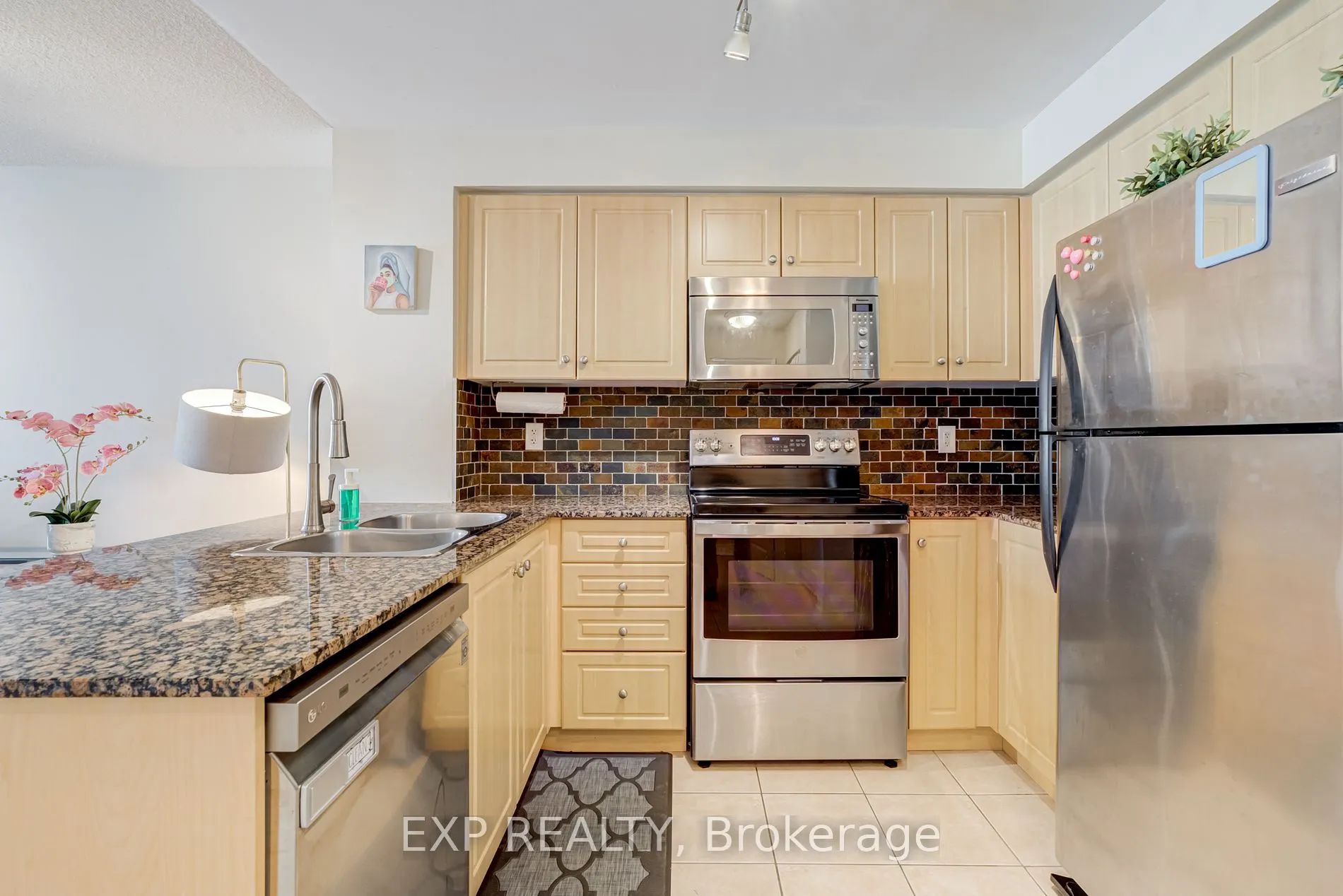 212 Eglinton Ave E, #808