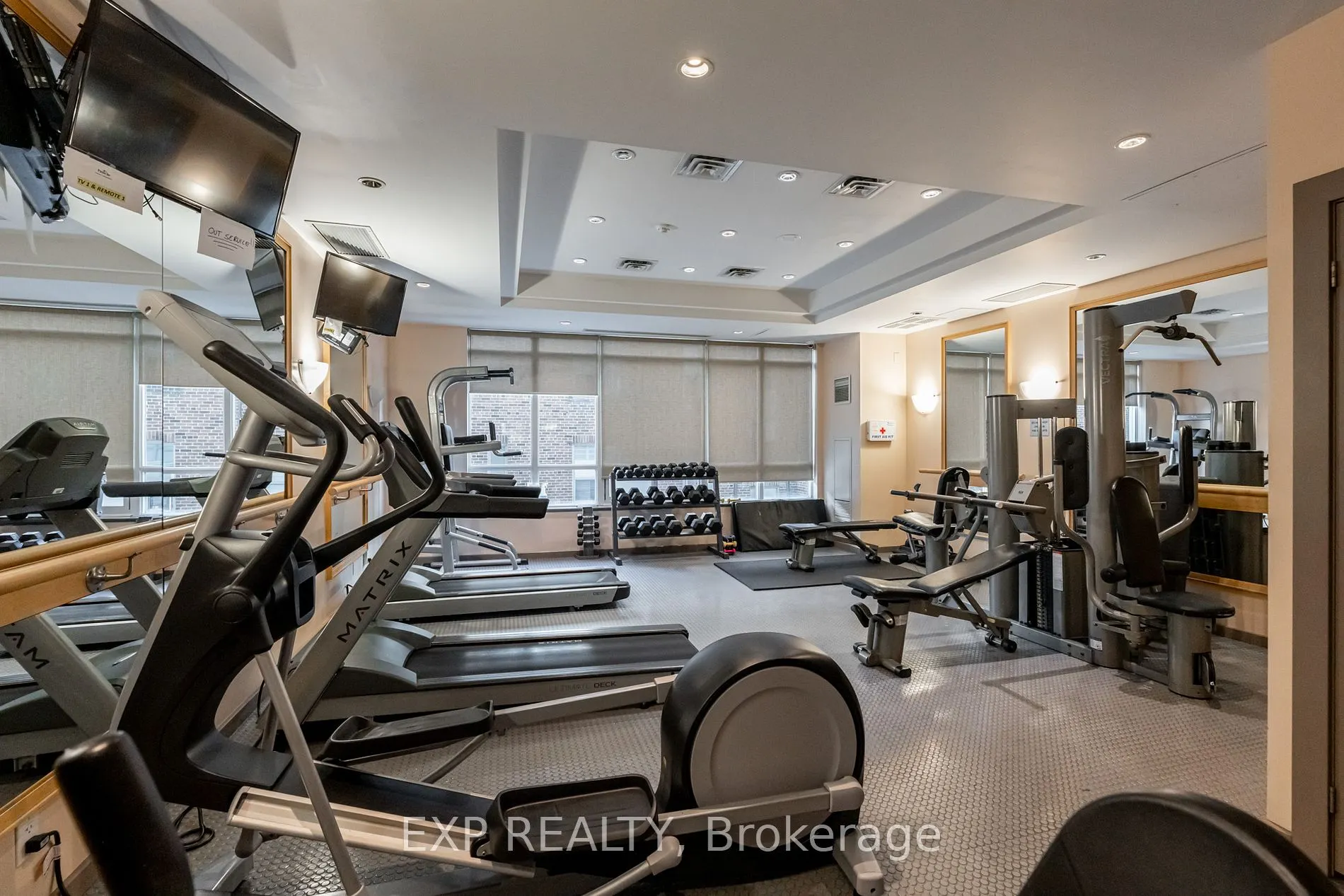 212 Eglinton Ave E, #808