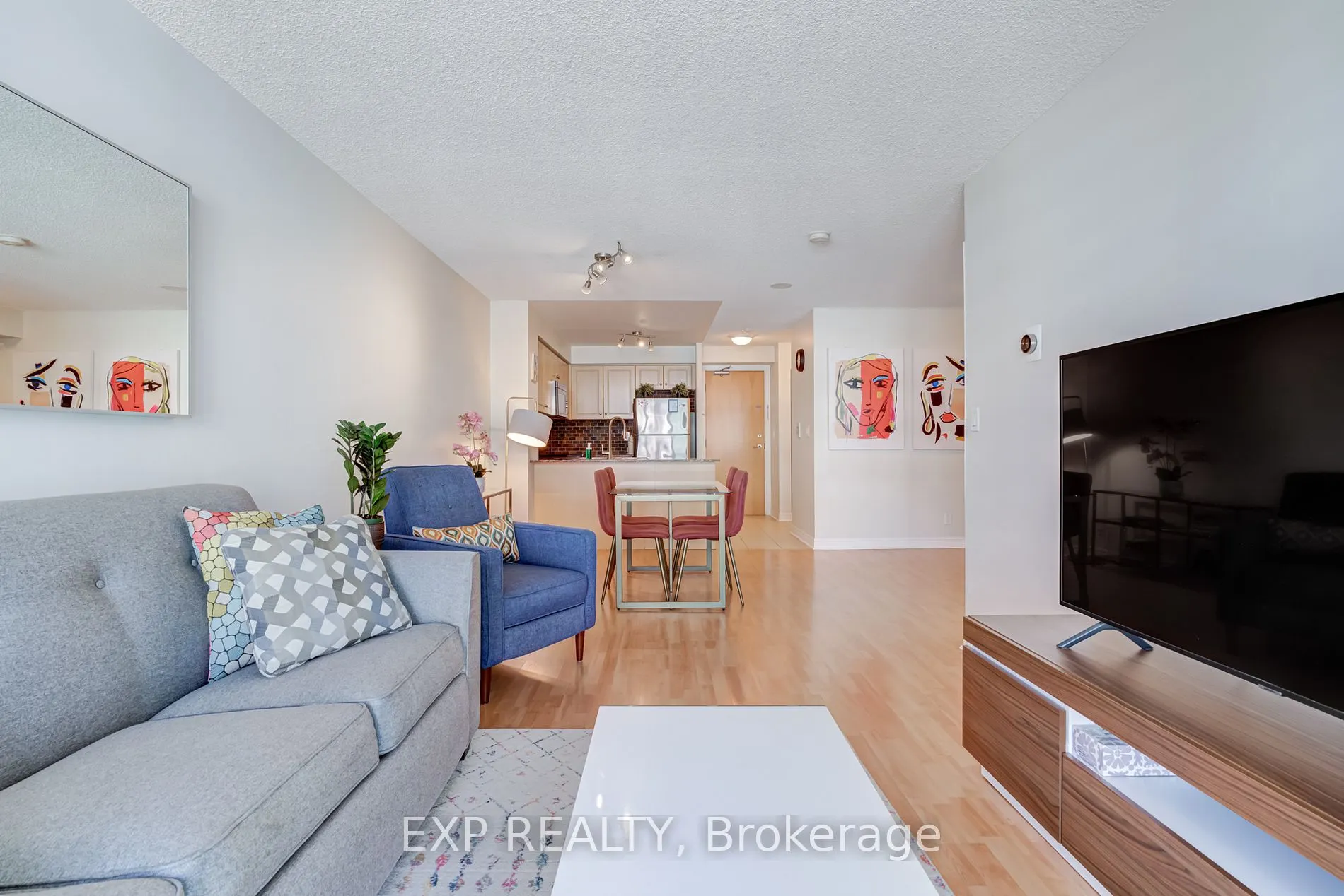 212 Eglinton Ave E, #808