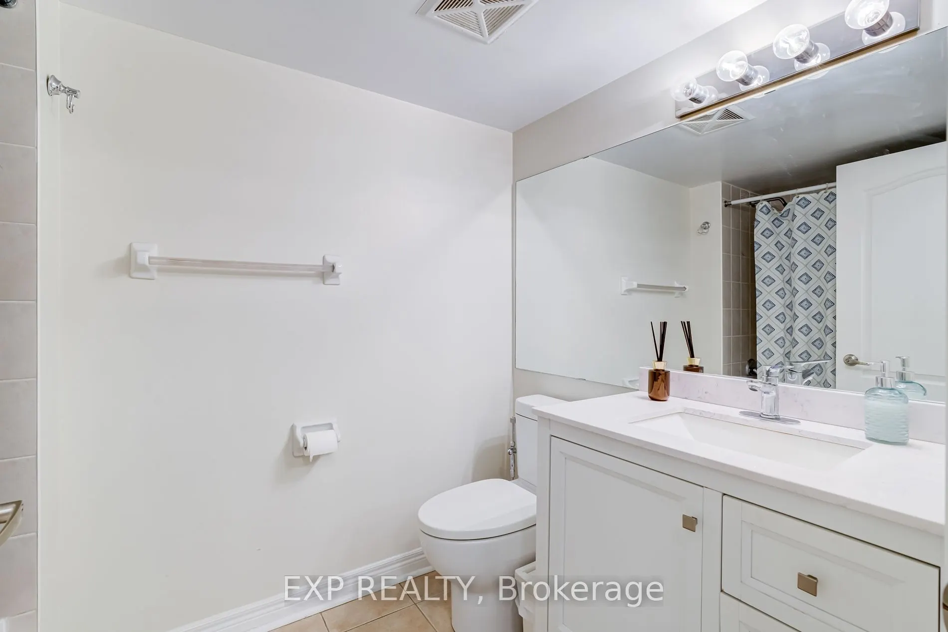 212 Eglinton Ave E, #808