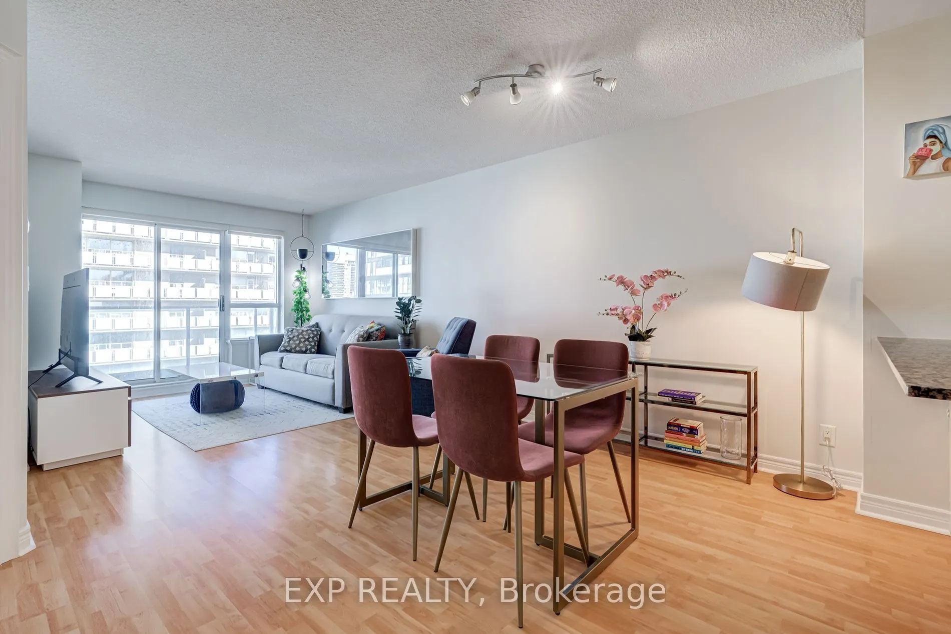 212 Eglinton Ave E, #808