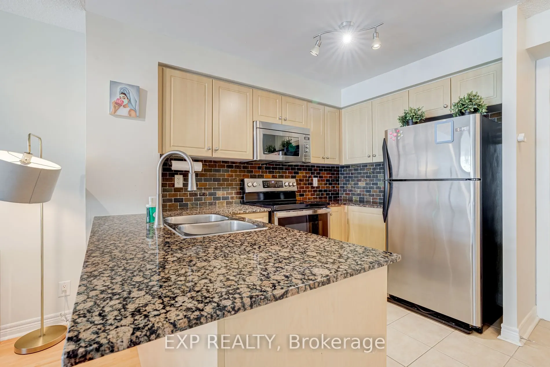 212 Eglinton Ave E, #808