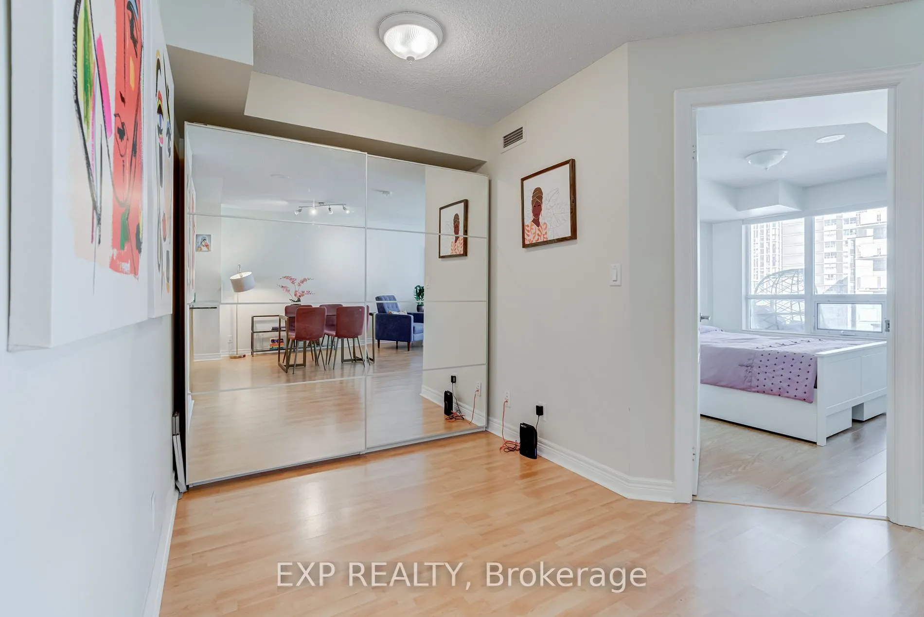 212 Eglinton Ave E, #808