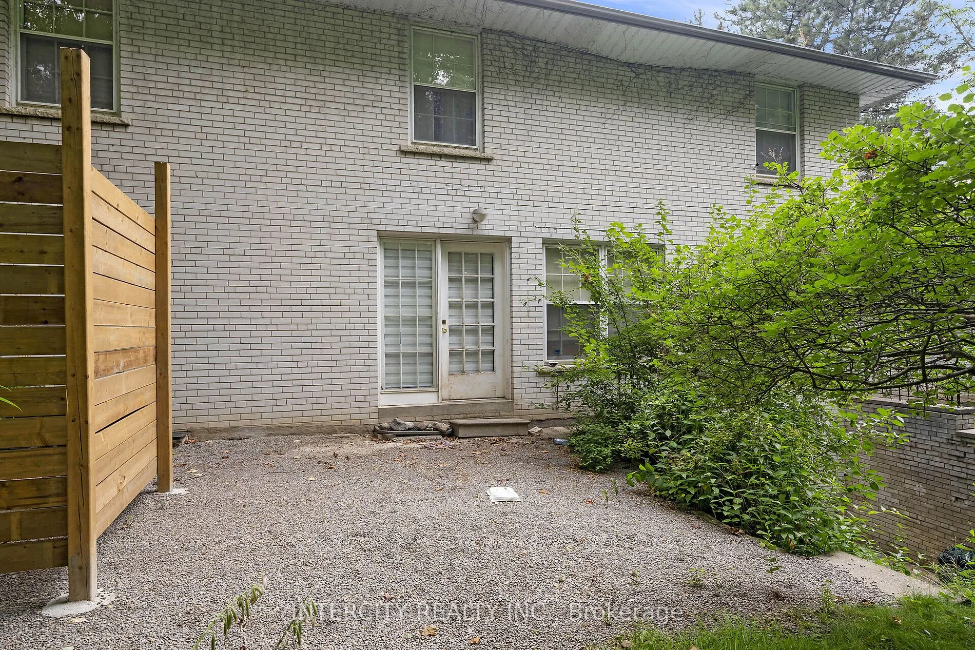 27 Suncrest Dr