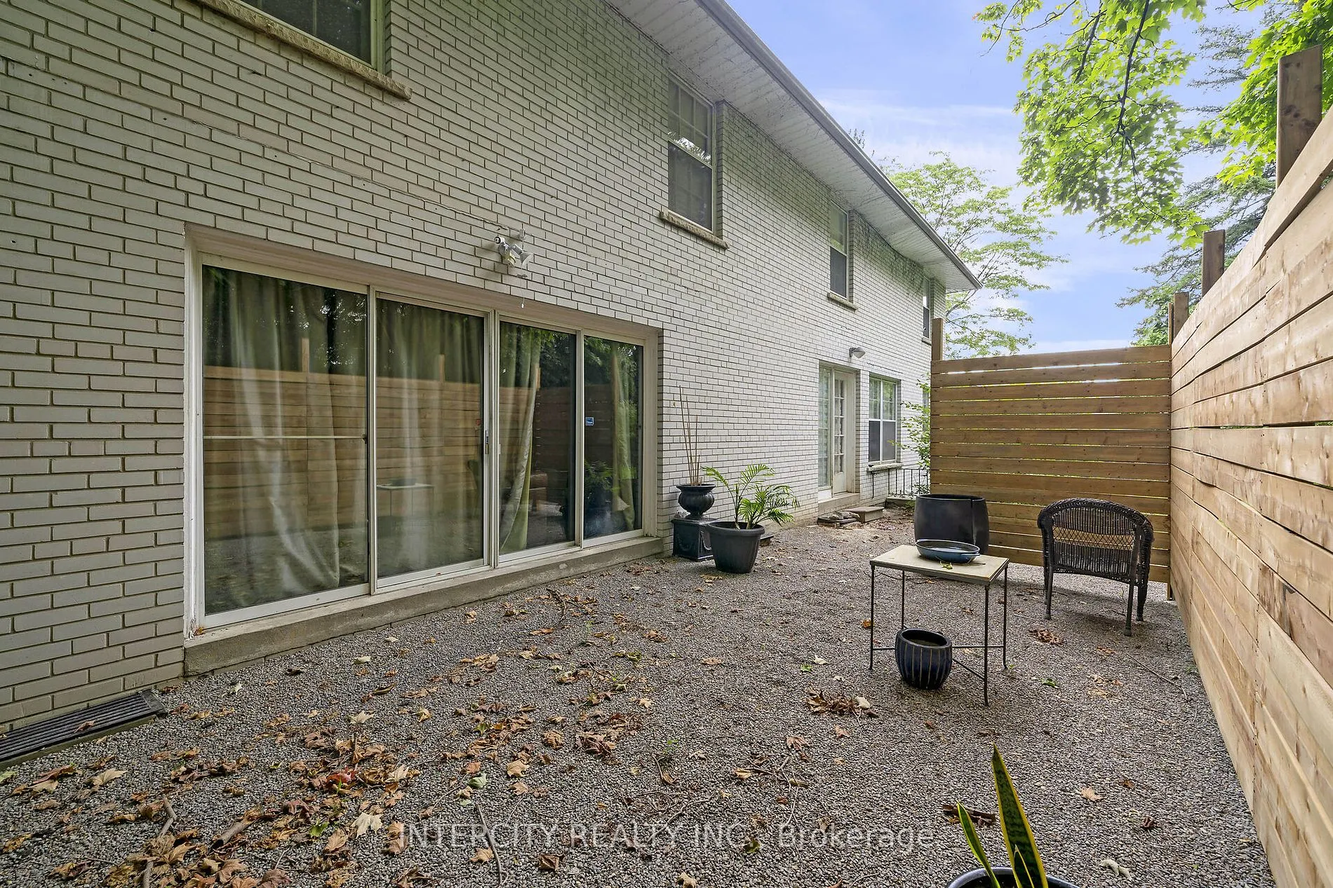 27 Suncrest Dr