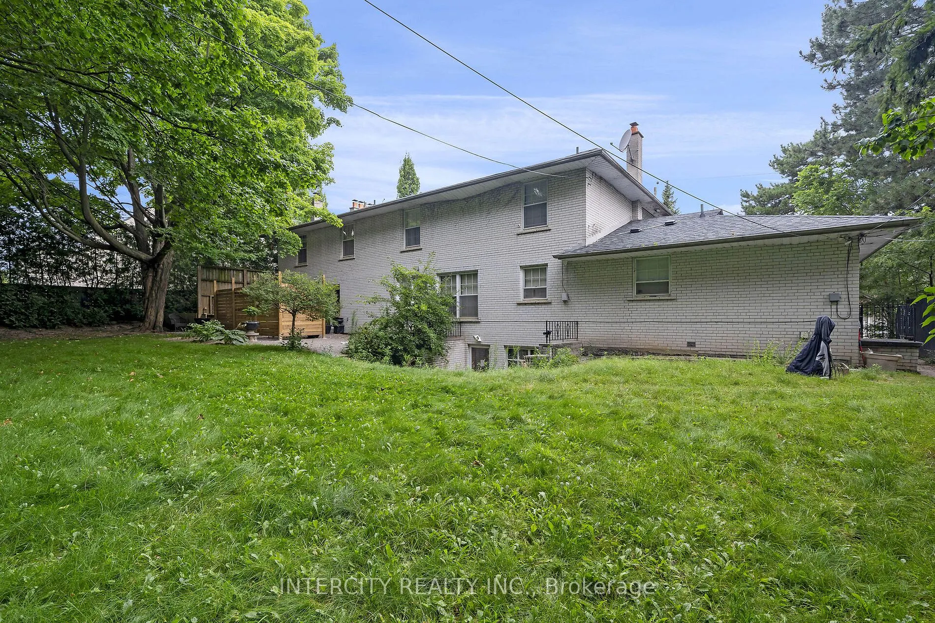 27 Suncrest Dr