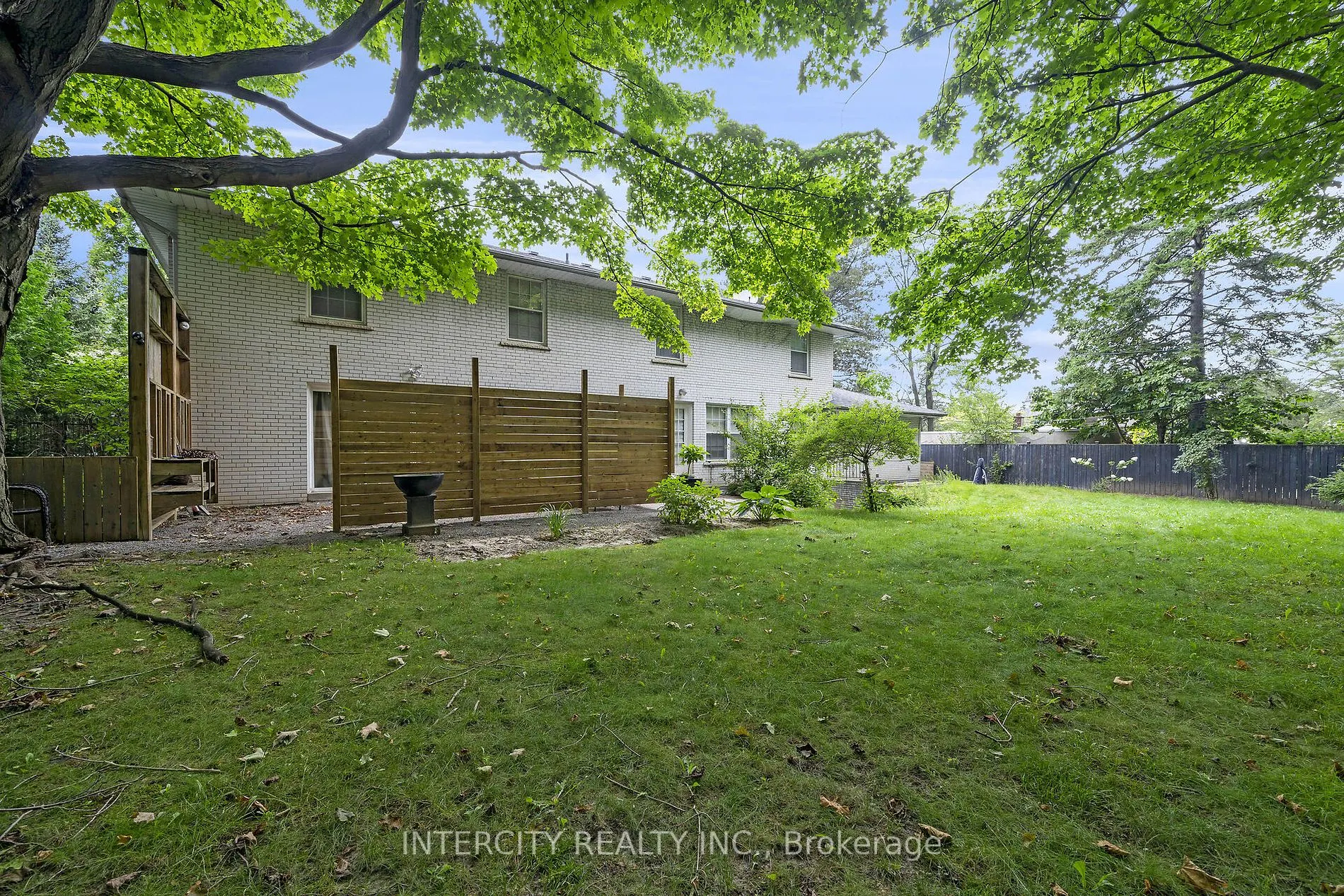 27 Suncrest Dr