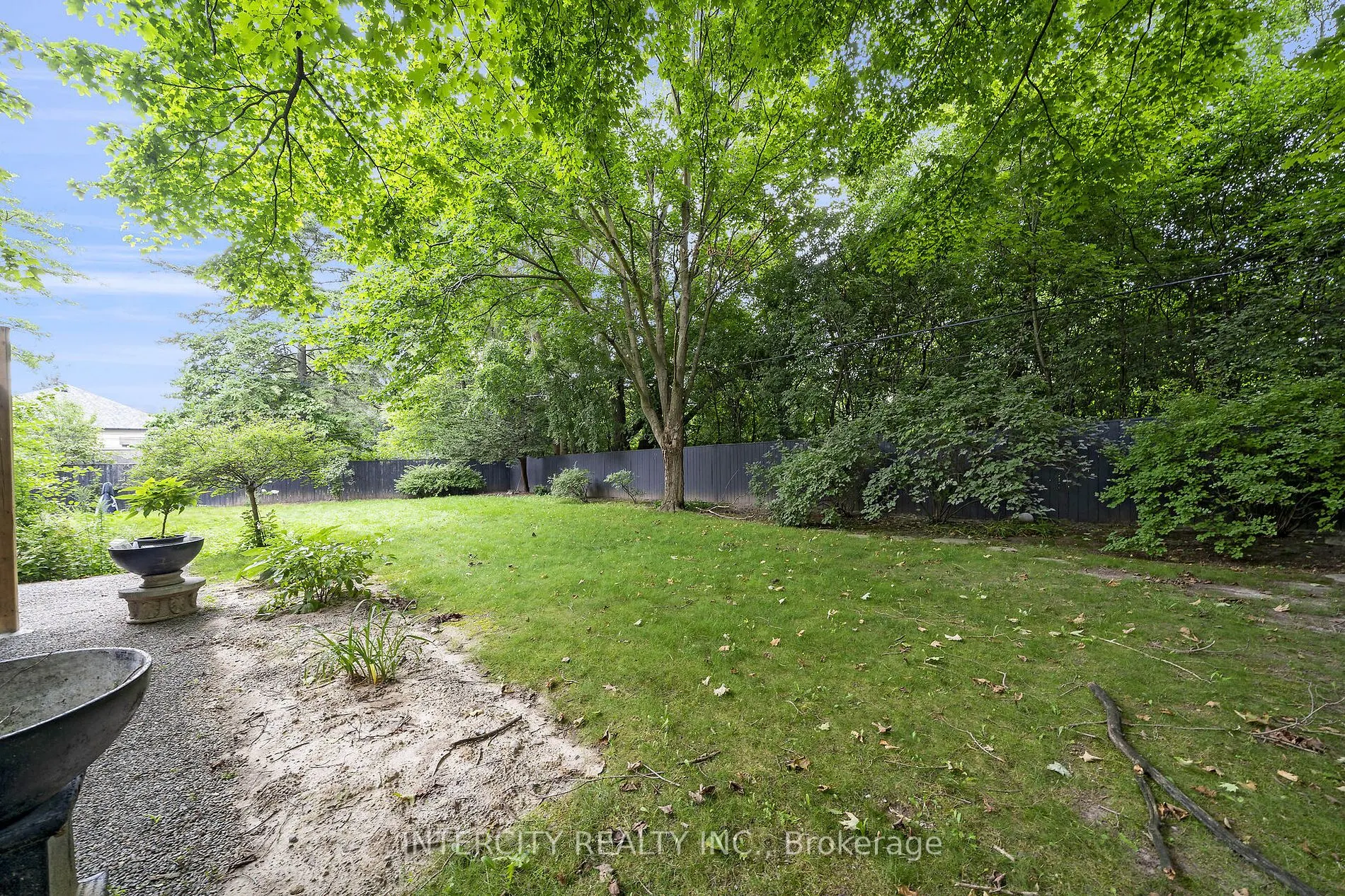 27 Suncrest Dr