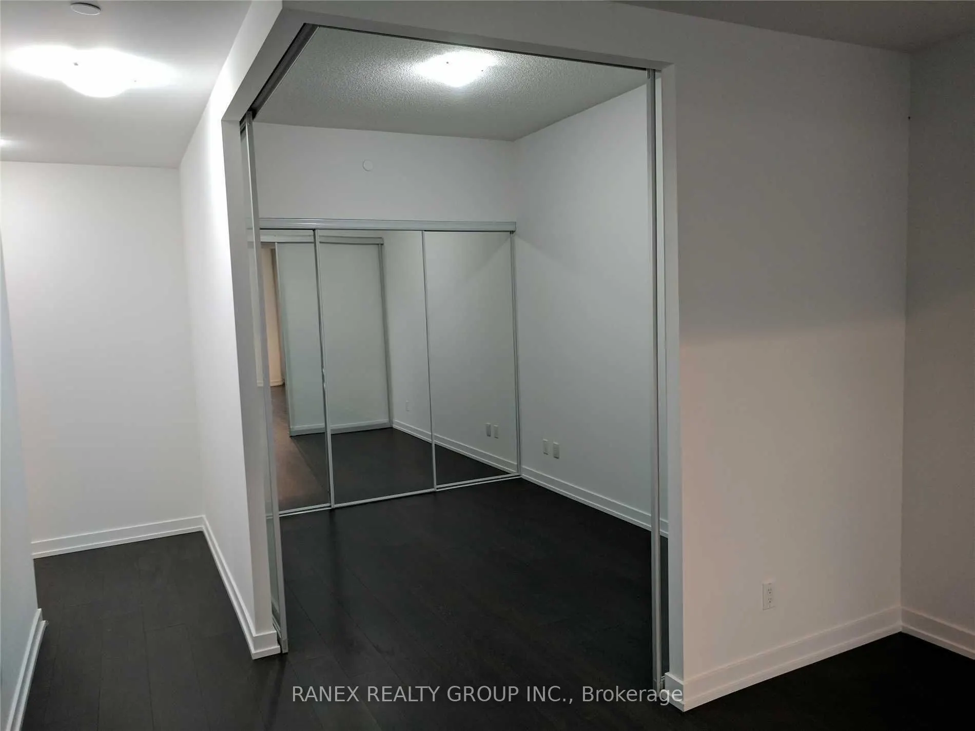 297 College St, #505