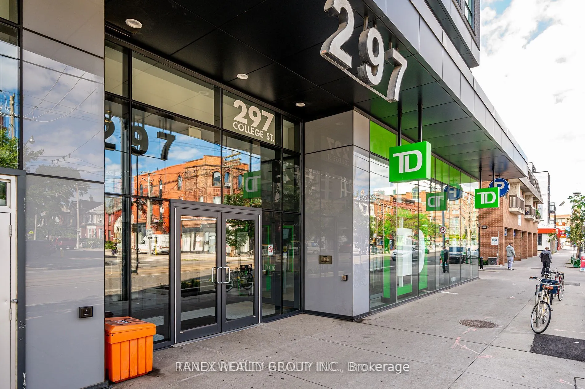 297 College St, #505