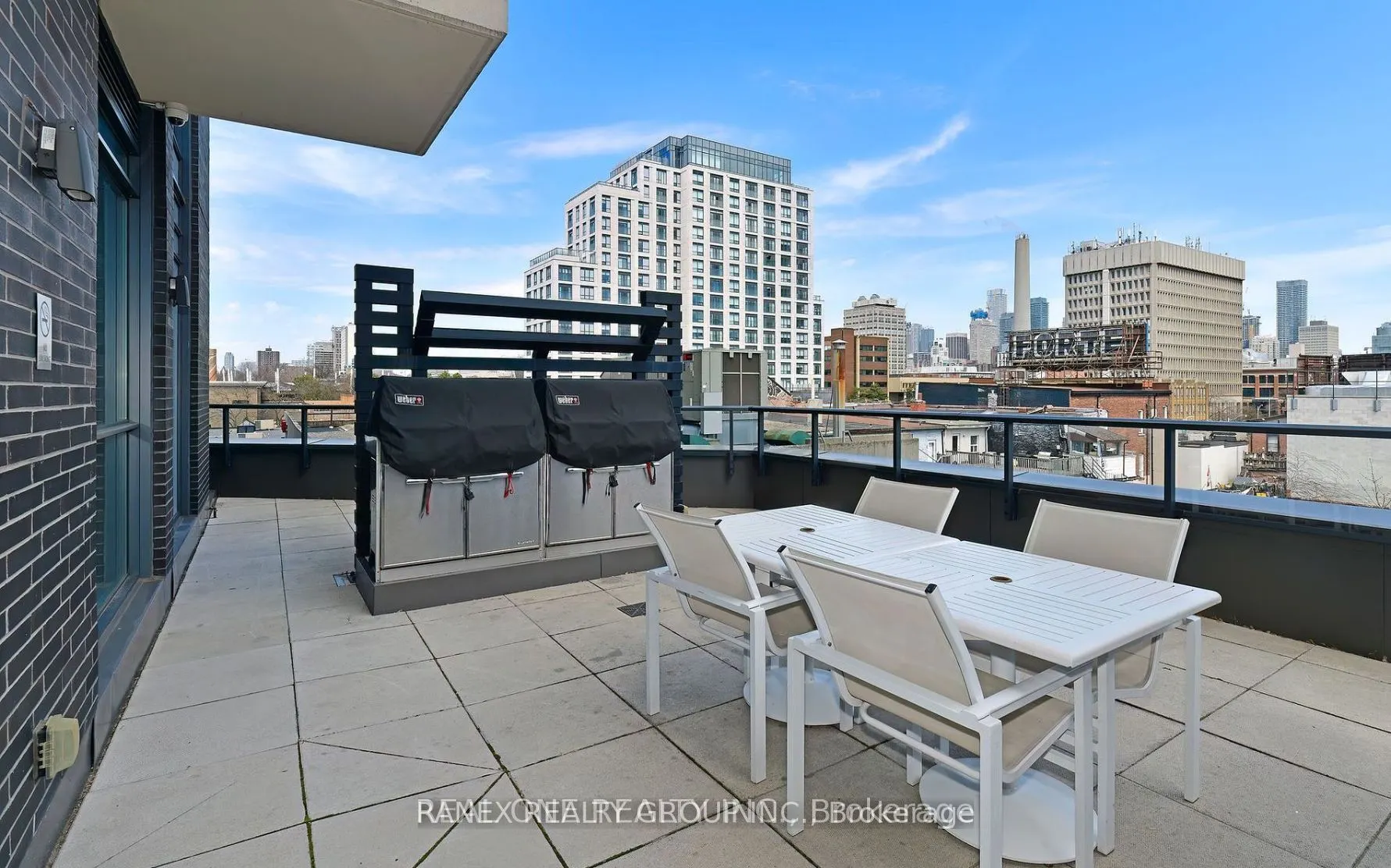 297 College St, #505