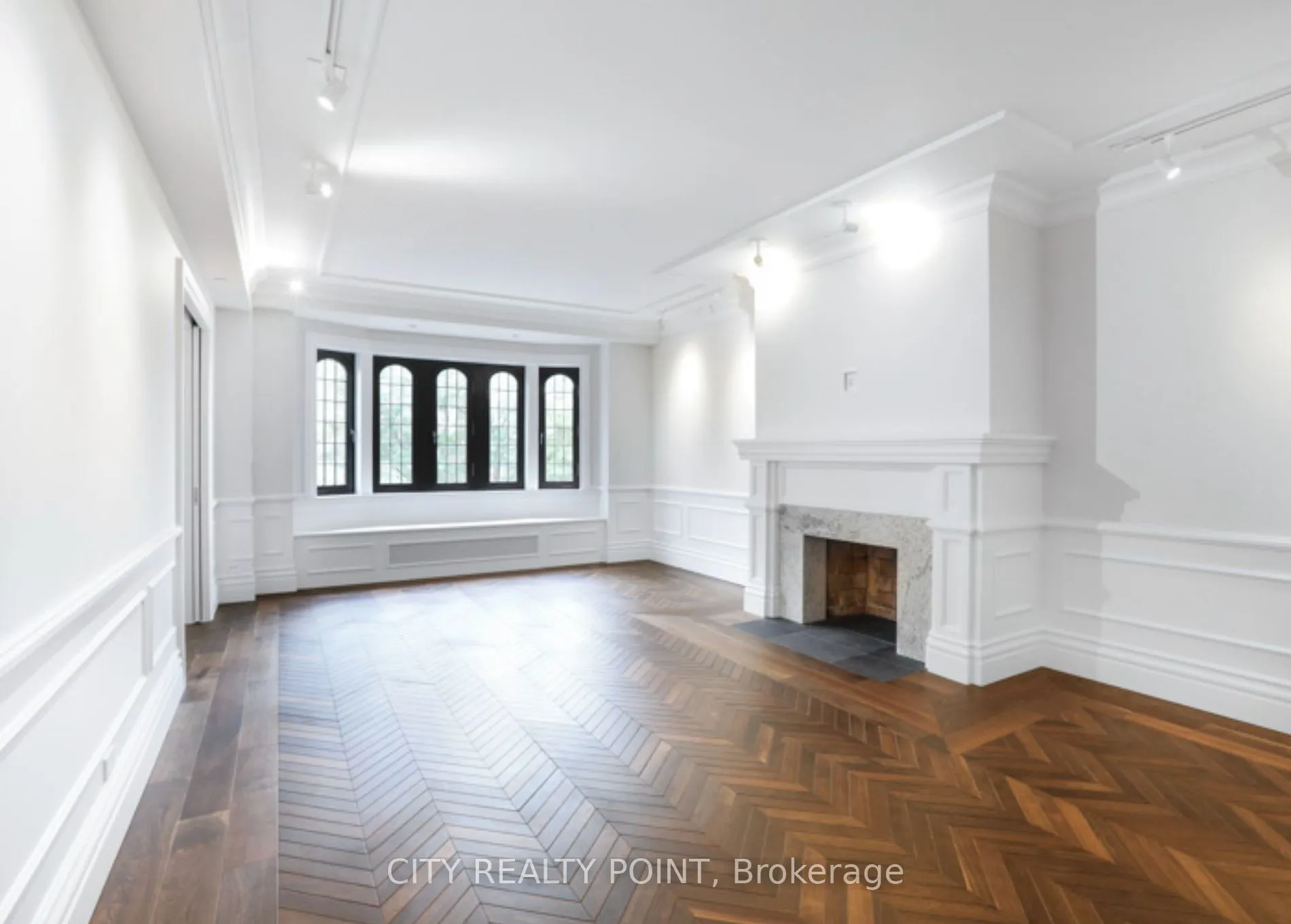 2 Clarendon Ave, #210