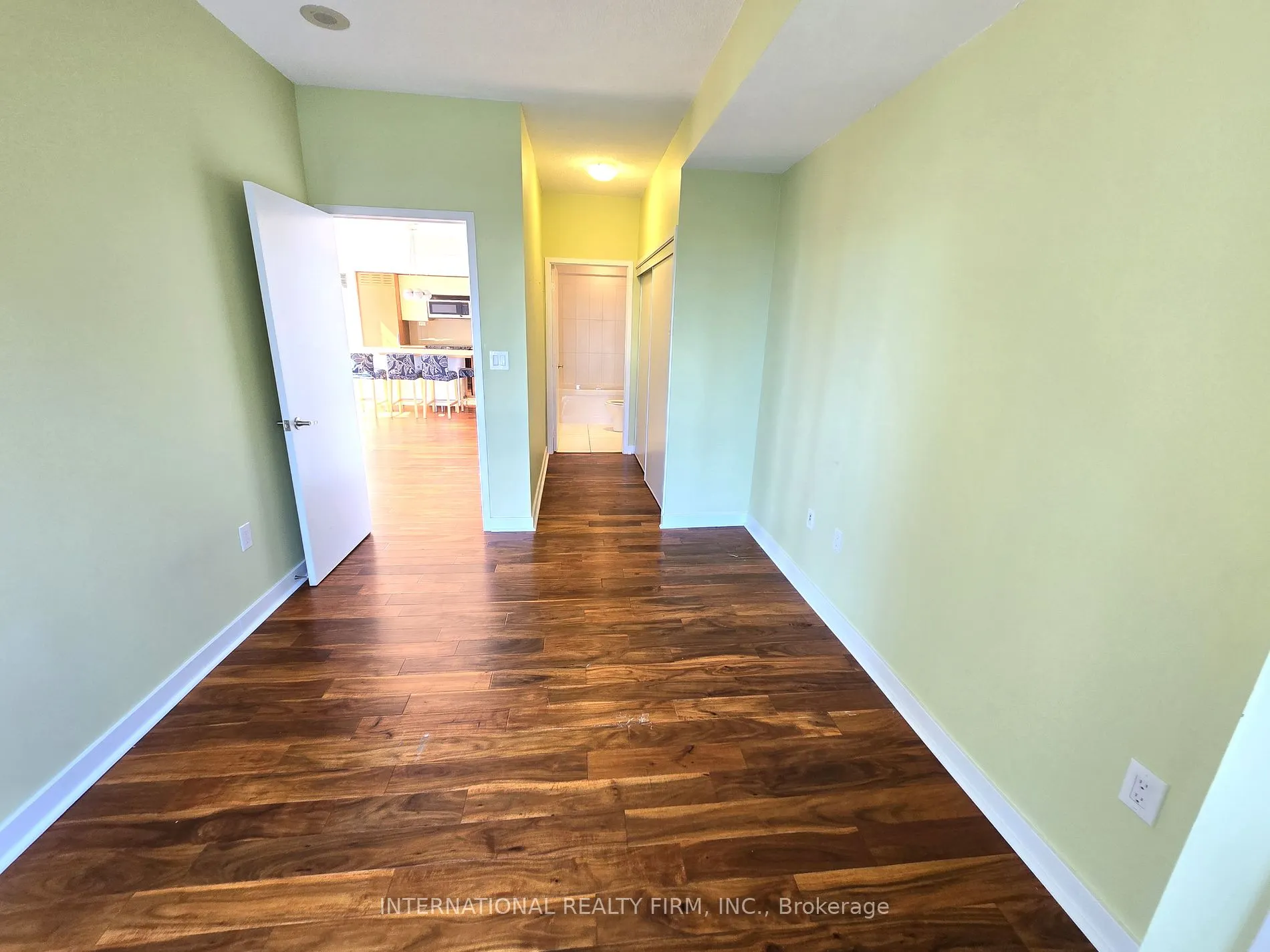 8 Telegram Mews, #703